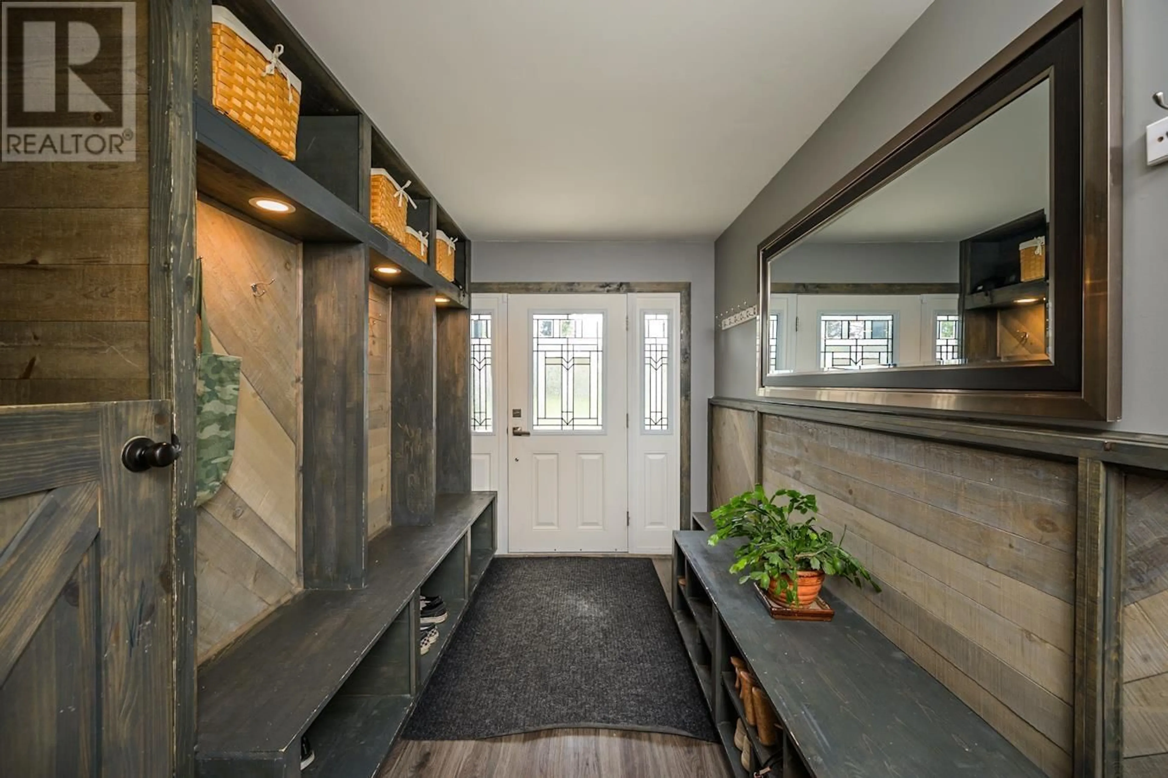 Indoor entryway for 534 RUNNALLS AVENUE, Prince George British Columbia V2N1Y9