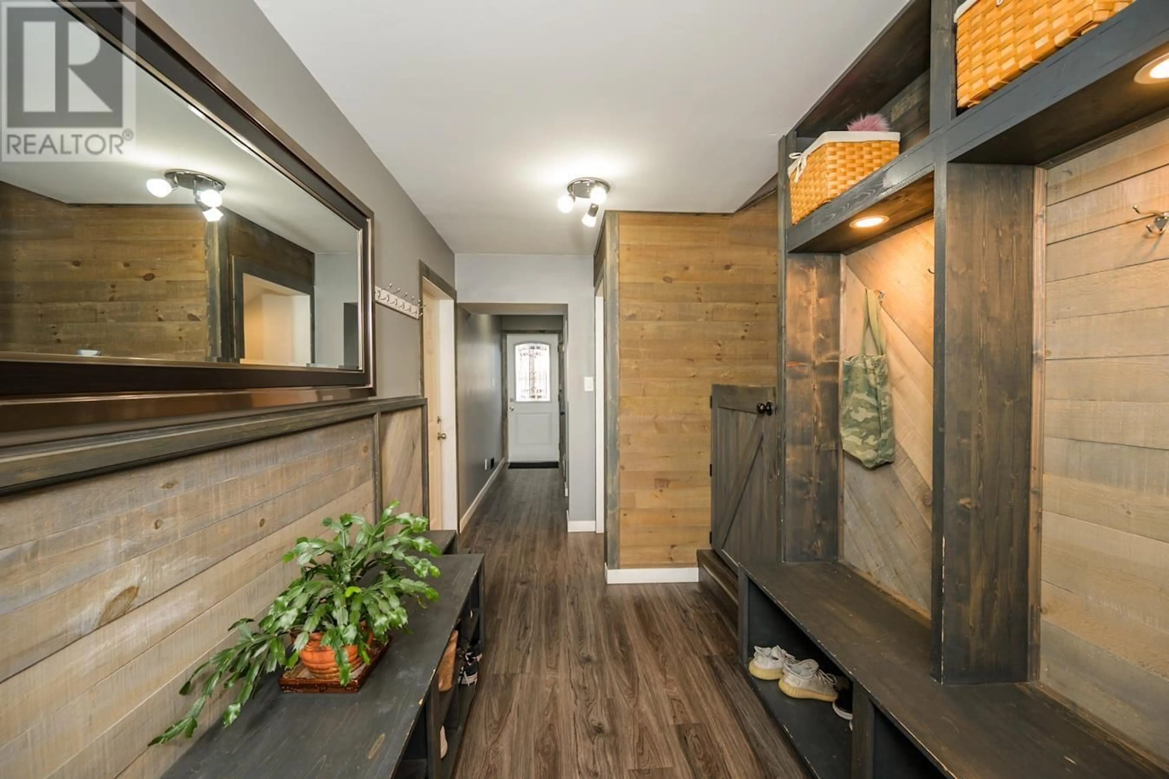 Indoor entryway for 534 RUNNALLS AVENUE, Prince George British Columbia V2N1Y9