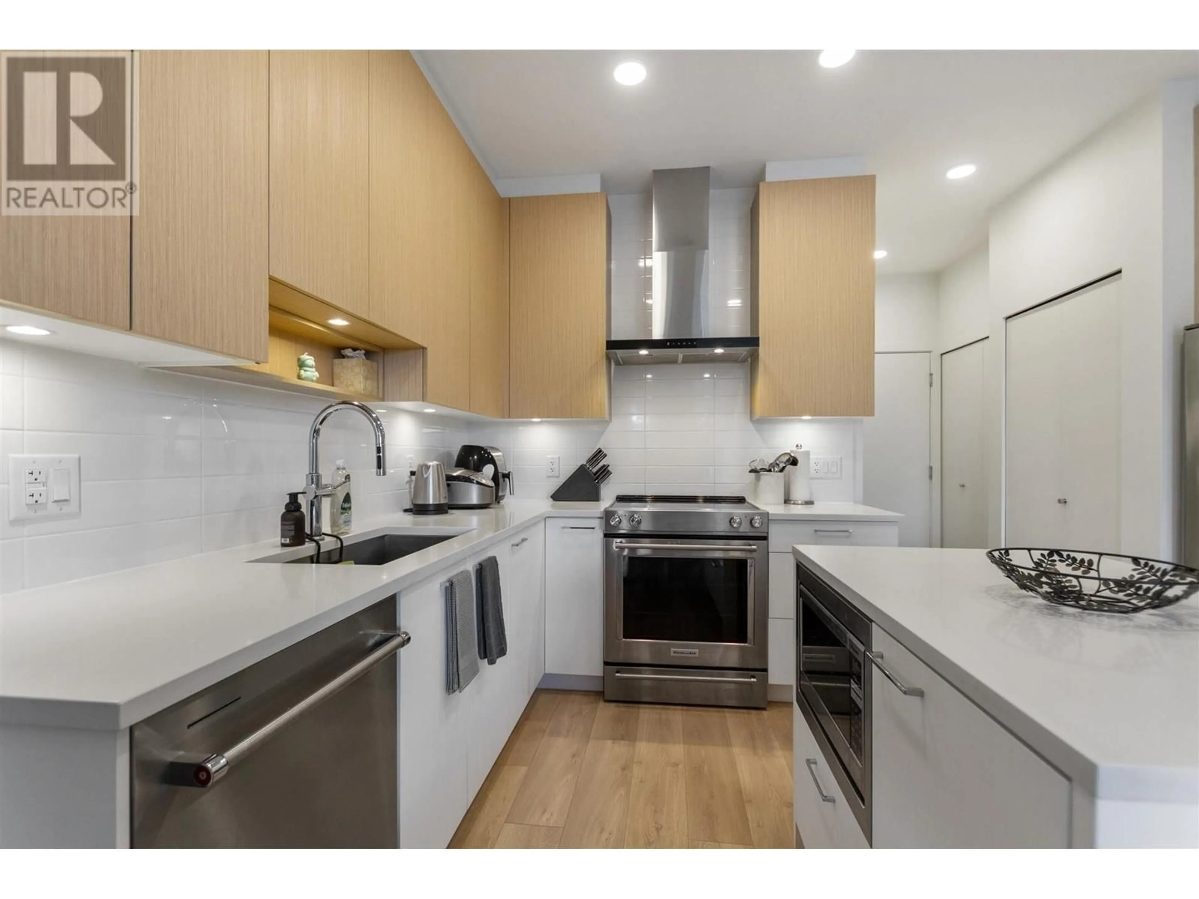 Standard kitchen, unknown for 411 - 7588 16TH STREET, Burnaby British Columbia V3N0H8