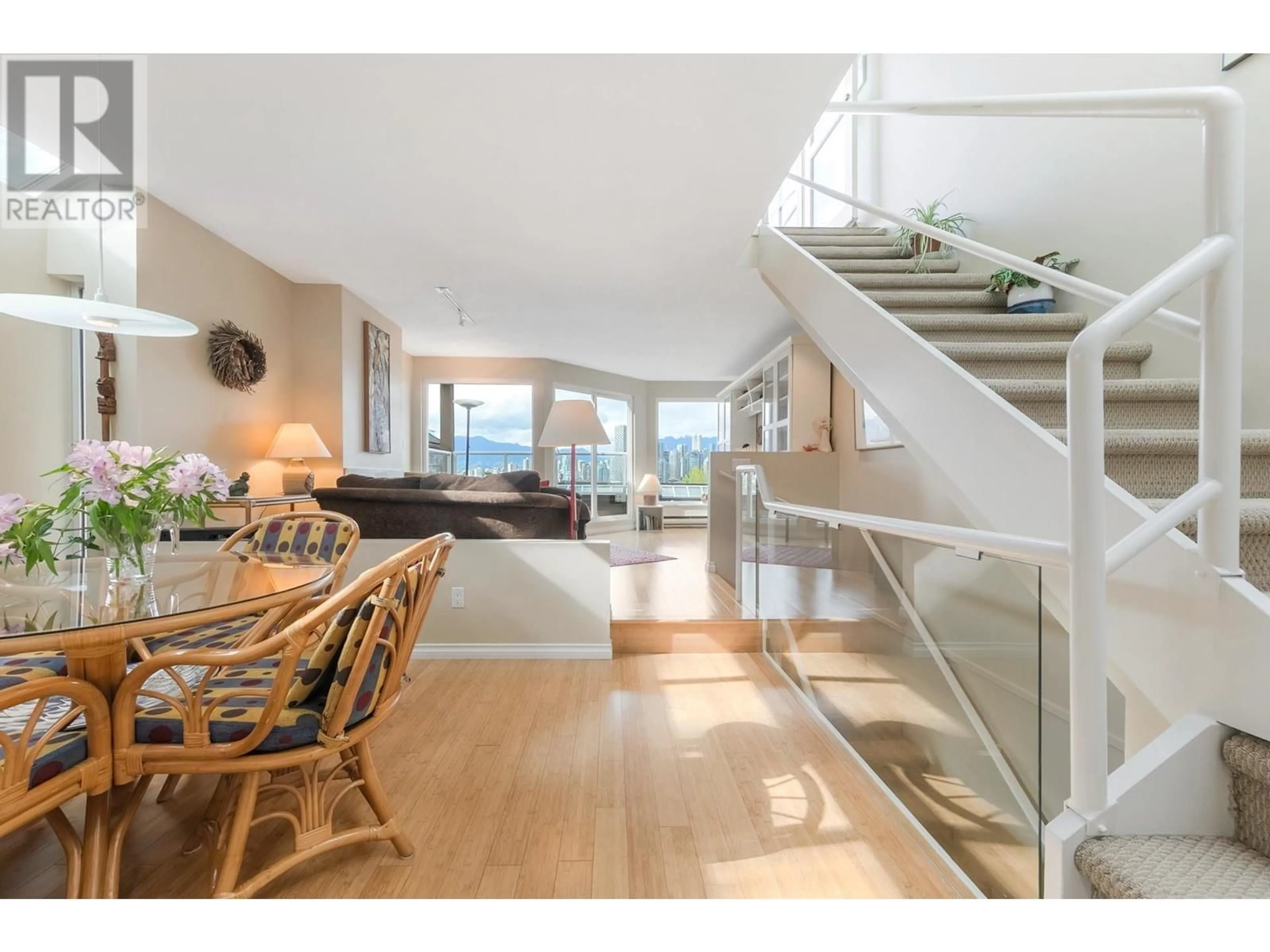 Indoor foyer for 1223 8TH AVENUE, Vancouver British Columbia V6H1C7
