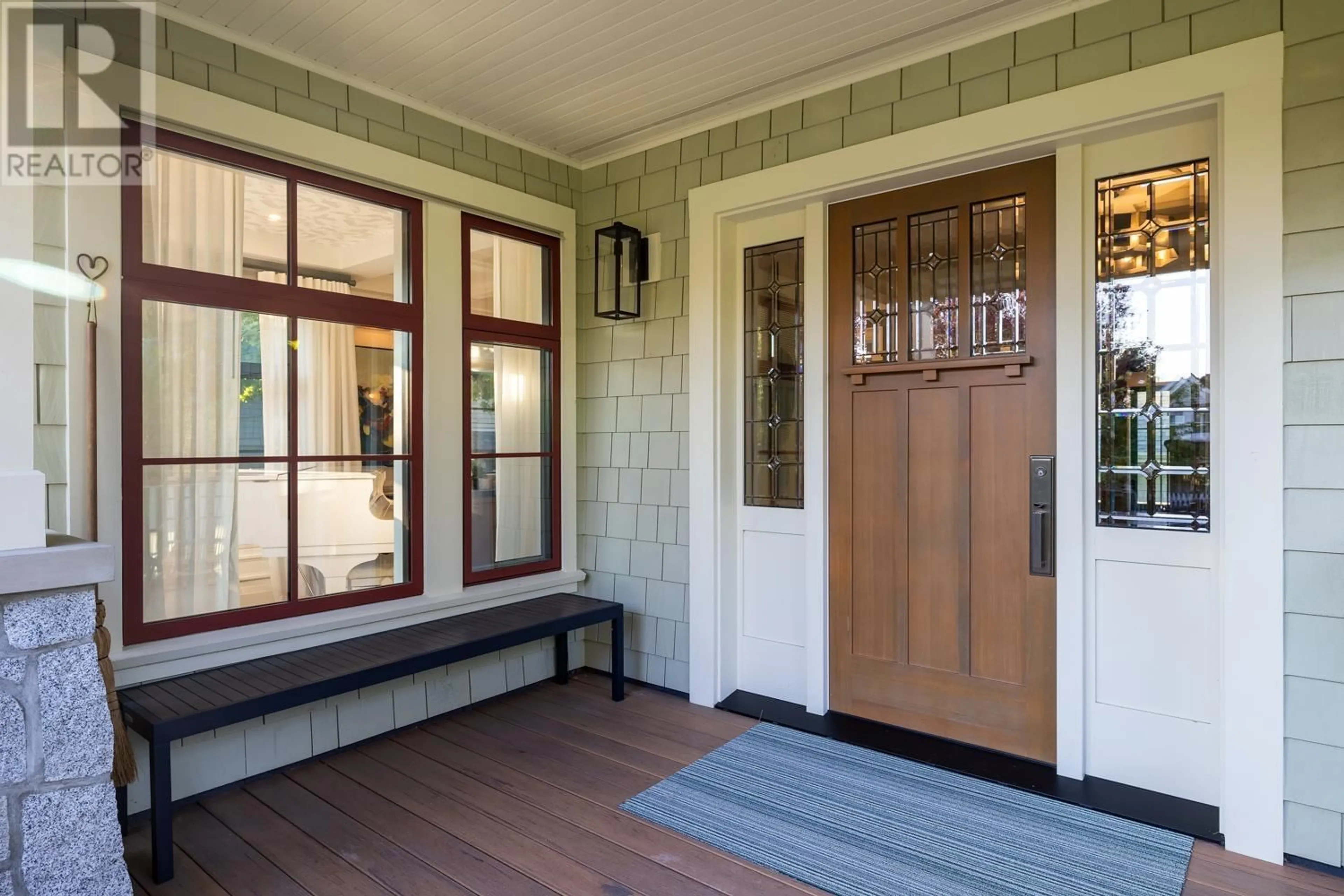 Indoor entryway for 2023 36TH AVENUE, Vancouver British Columbia V6M1L1