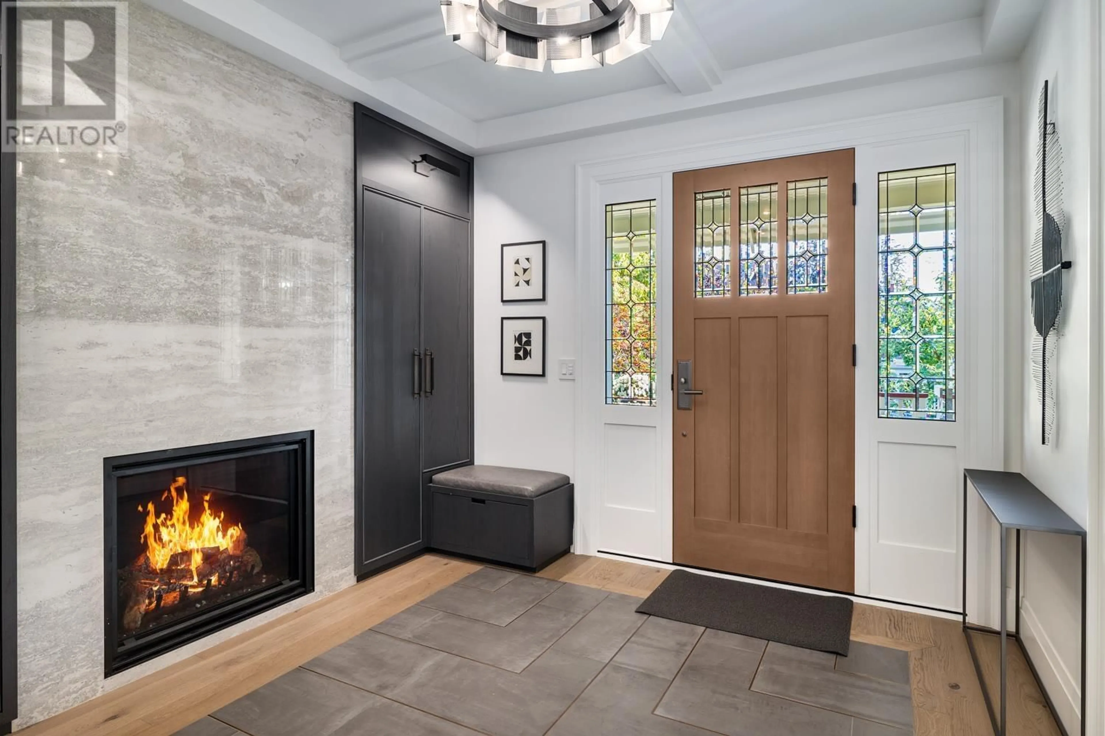 Indoor entryway for 2023 36TH AVENUE, Vancouver British Columbia V6M1L1