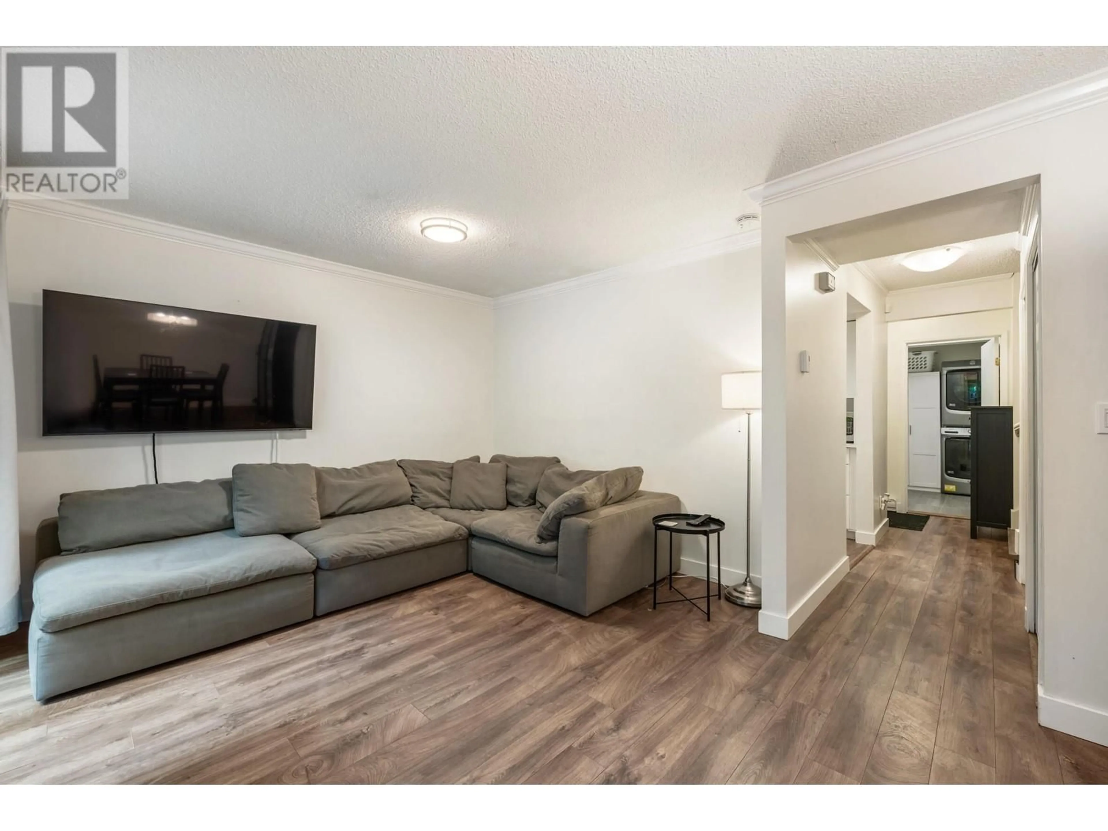 Living room with furniture, wood/laminate floor for 829 ALEXANDER BAY, Port Moody British Columbia V3H3R7