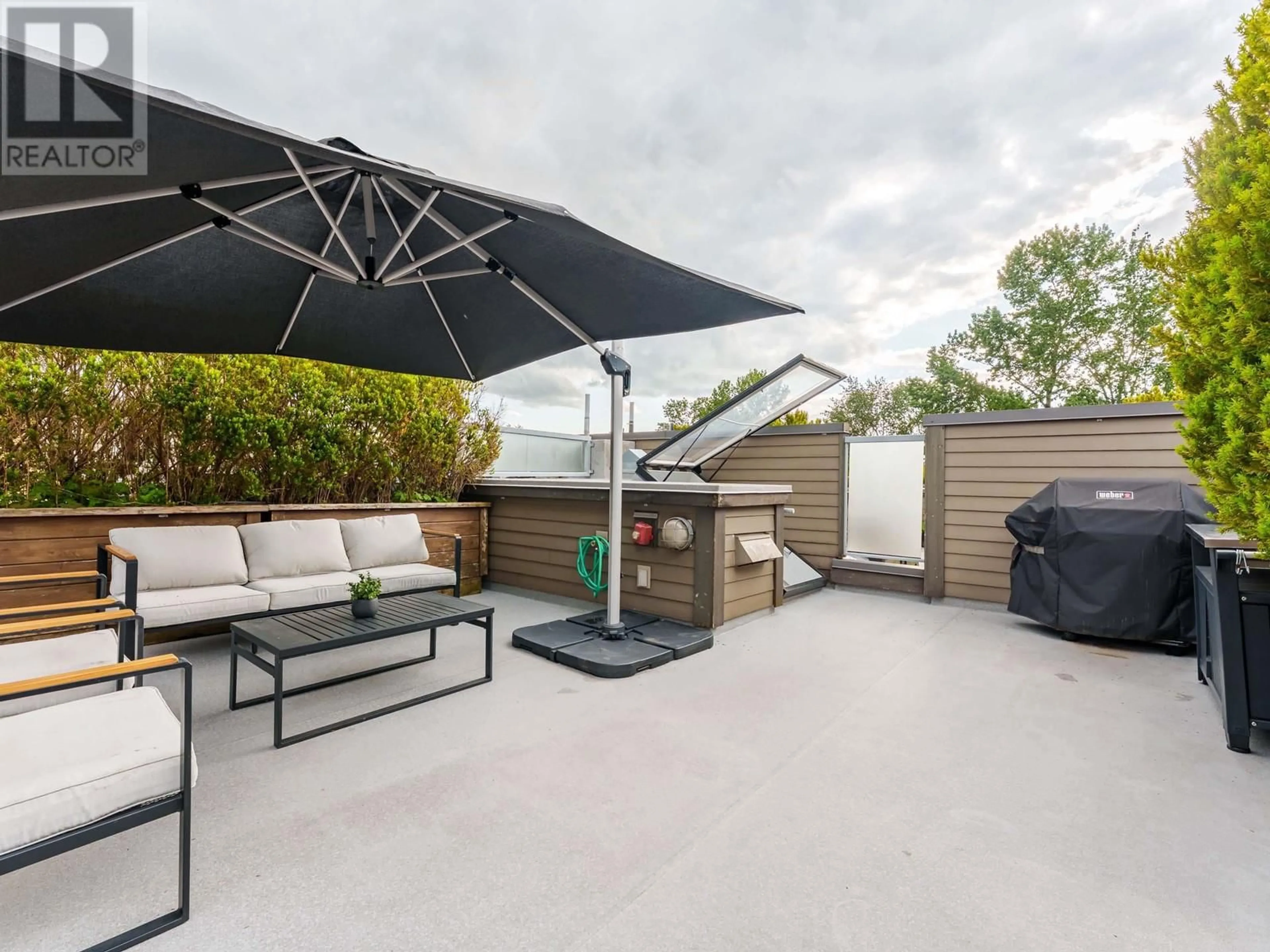 Patio, street for 223 - 735 15TH STREET, North Vancouver British Columbia V7M0B8