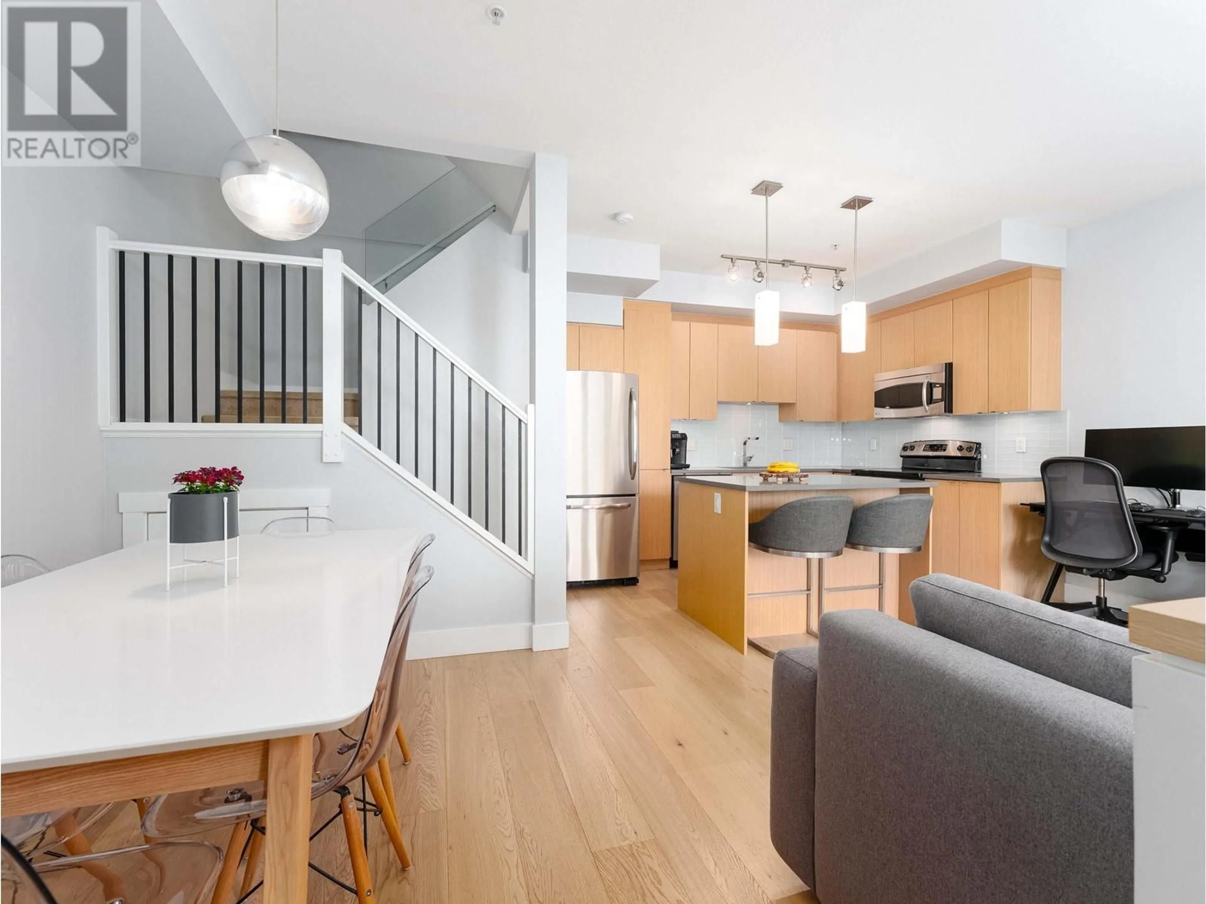 Open concept kitchen, unknown for 223 - 735 15TH STREET, North Vancouver British Columbia V7M0B8