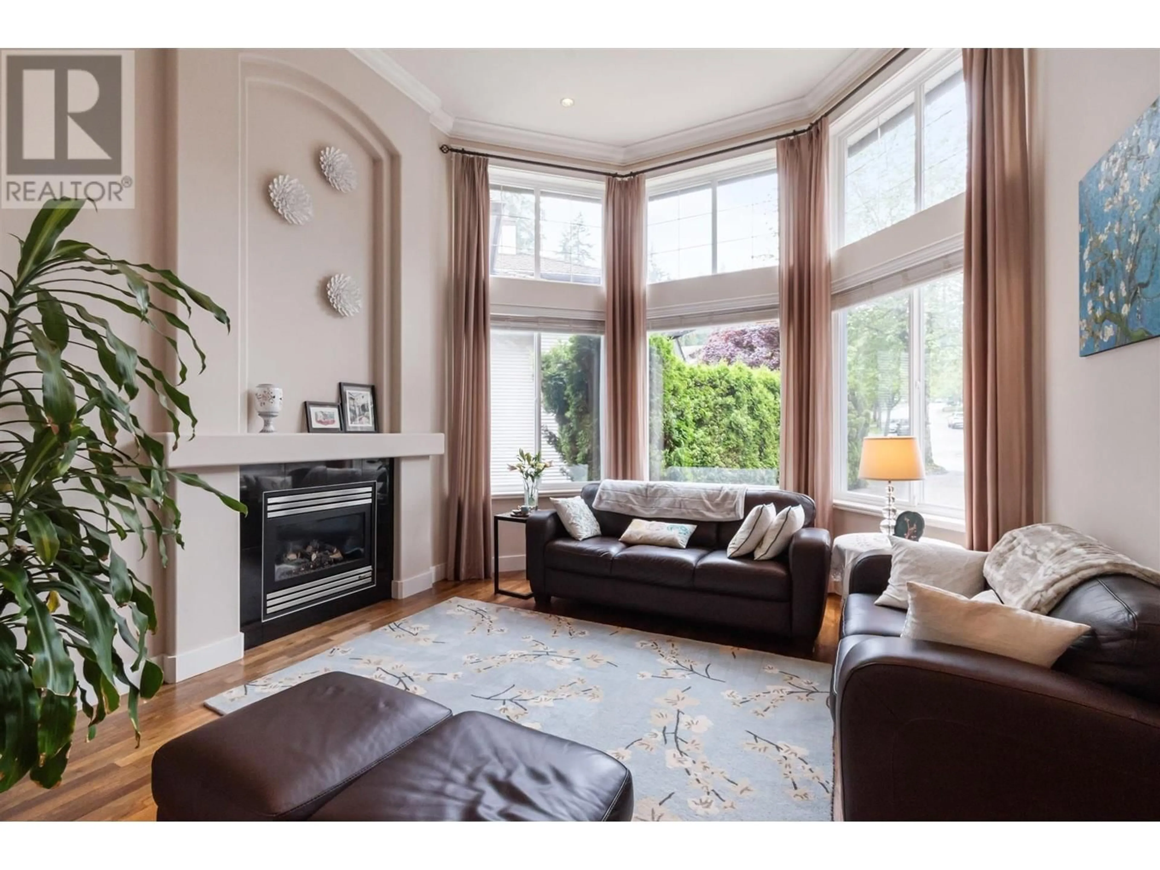 Living room with furniture, wood/laminate floor for 62 EAGLE PASS, Port Moody British Columbia V3H5E7