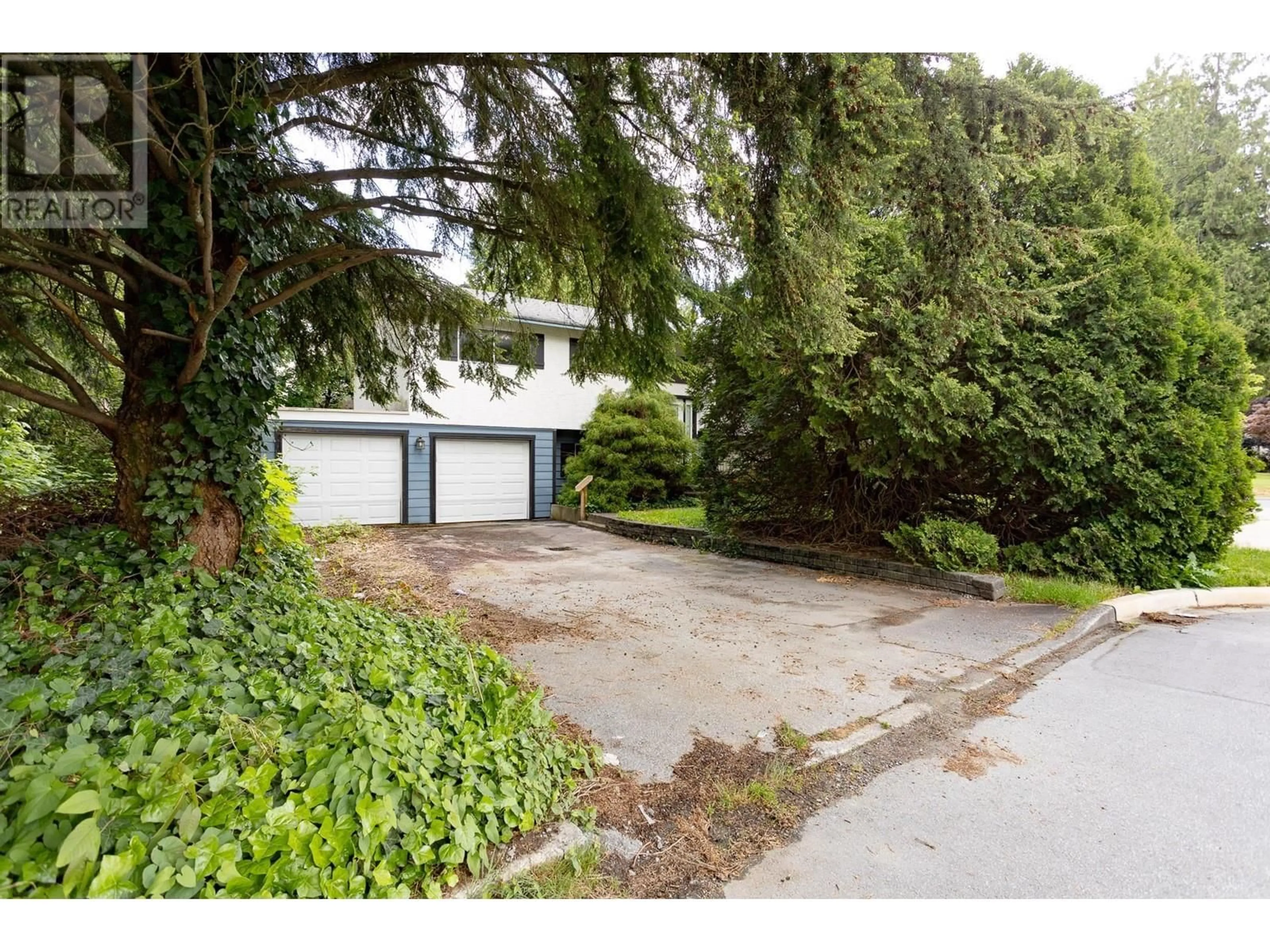 A pic from outside/outdoor area/front of a property/back of a property/a pic from drone, street for 20795 117 AVENUE, Maple Ridge British Columbia V2X8B1