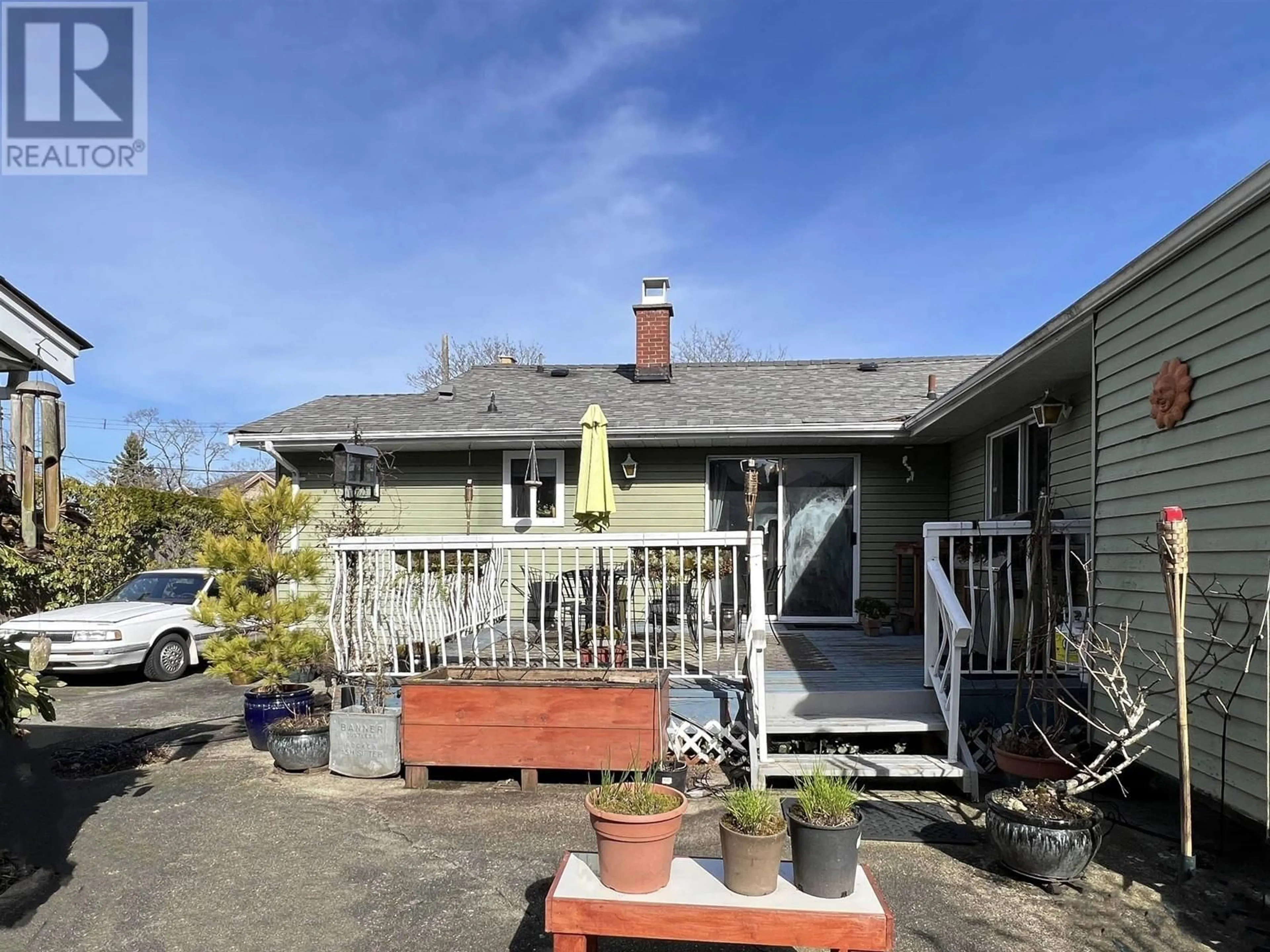 A pic from outside/outdoor area/front of a property/back of a property/a pic from drone, street for 8520 ROBINSON ROAD, Richmond British Columbia V6Y1B5