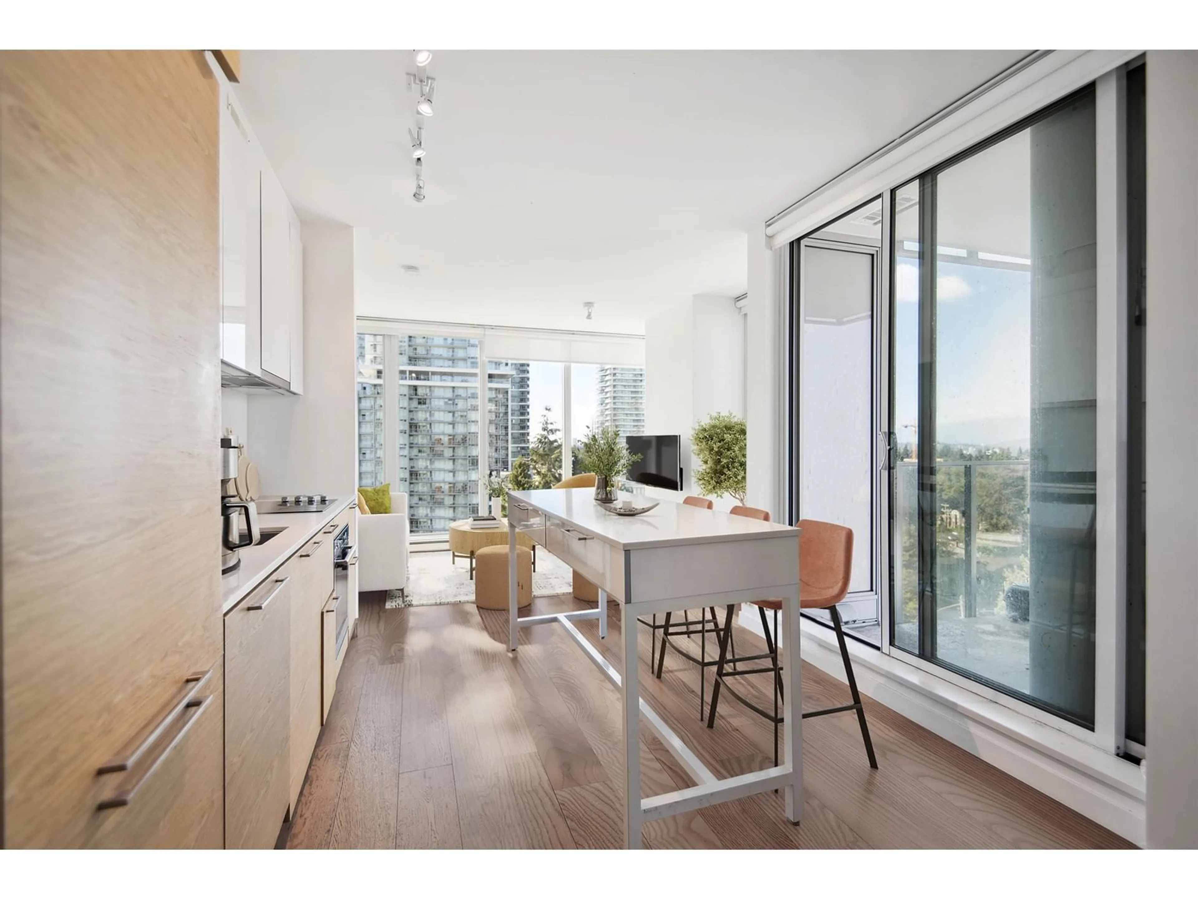 Open concept kitchen, wood/laminate floor for 1106 - 13438 CENTRAL, Surrey British Columbia V3T0N2
