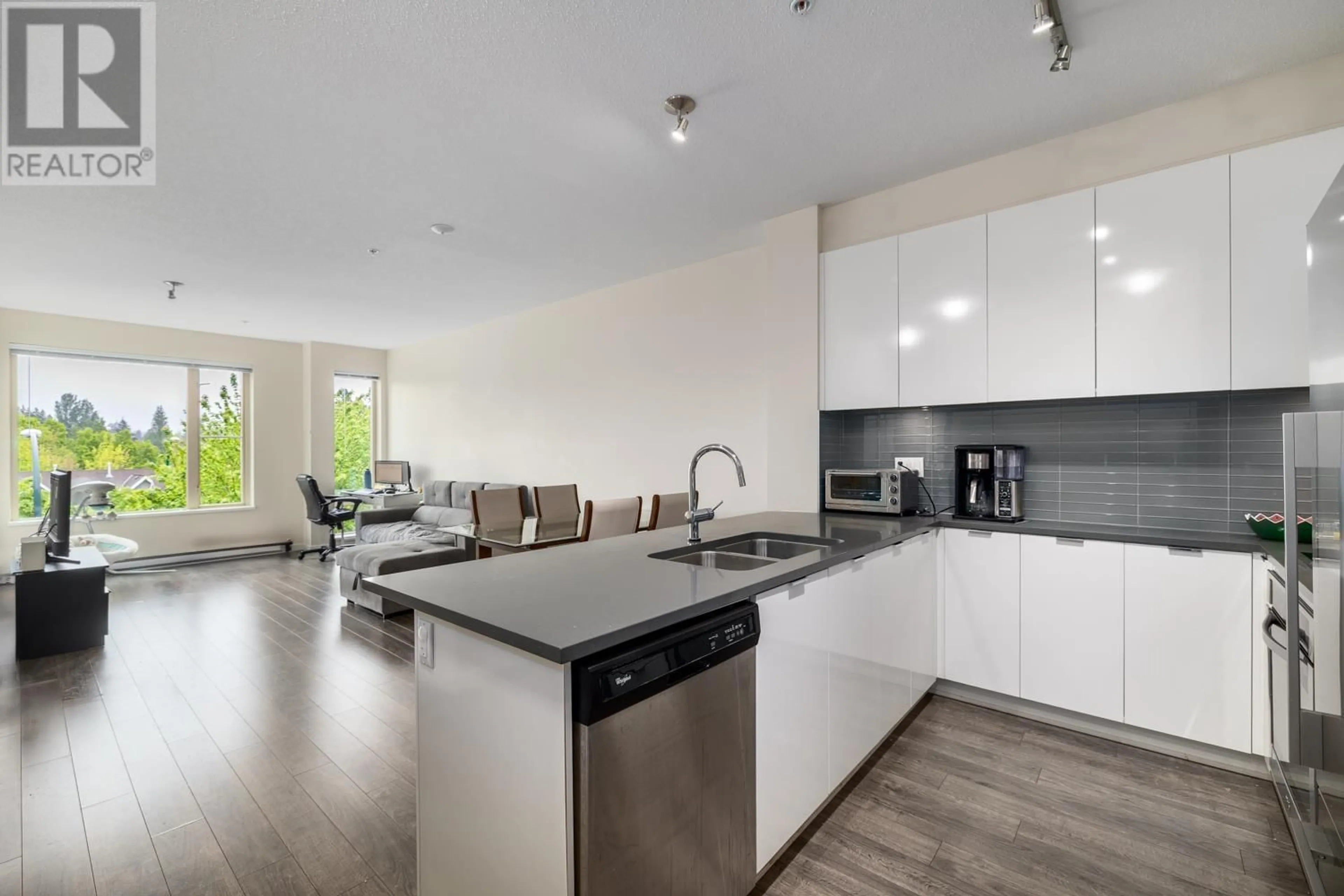 Open concept kitchen, unknown for 322 - 2665 MOUNTAIN HIGHWAY, North Vancouver British Columbia V7J0A8