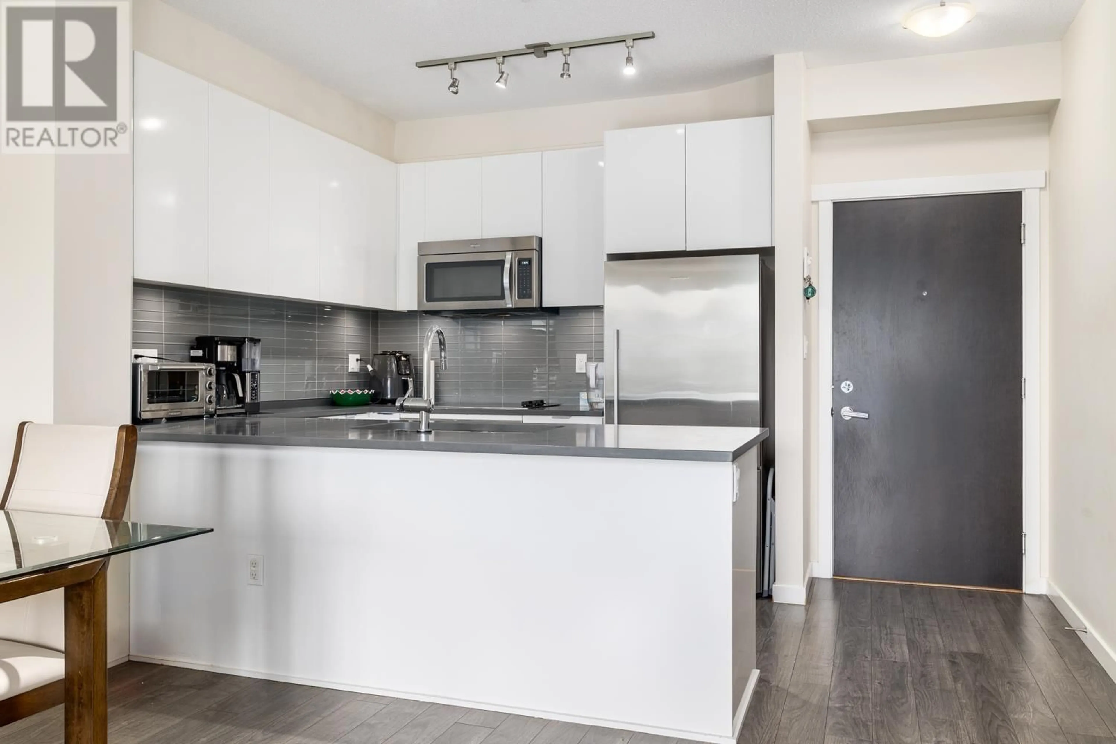 Standard kitchen, unknown for 322 - 2665 MOUNTAIN HIGHWAY, North Vancouver British Columbia V7J0A8