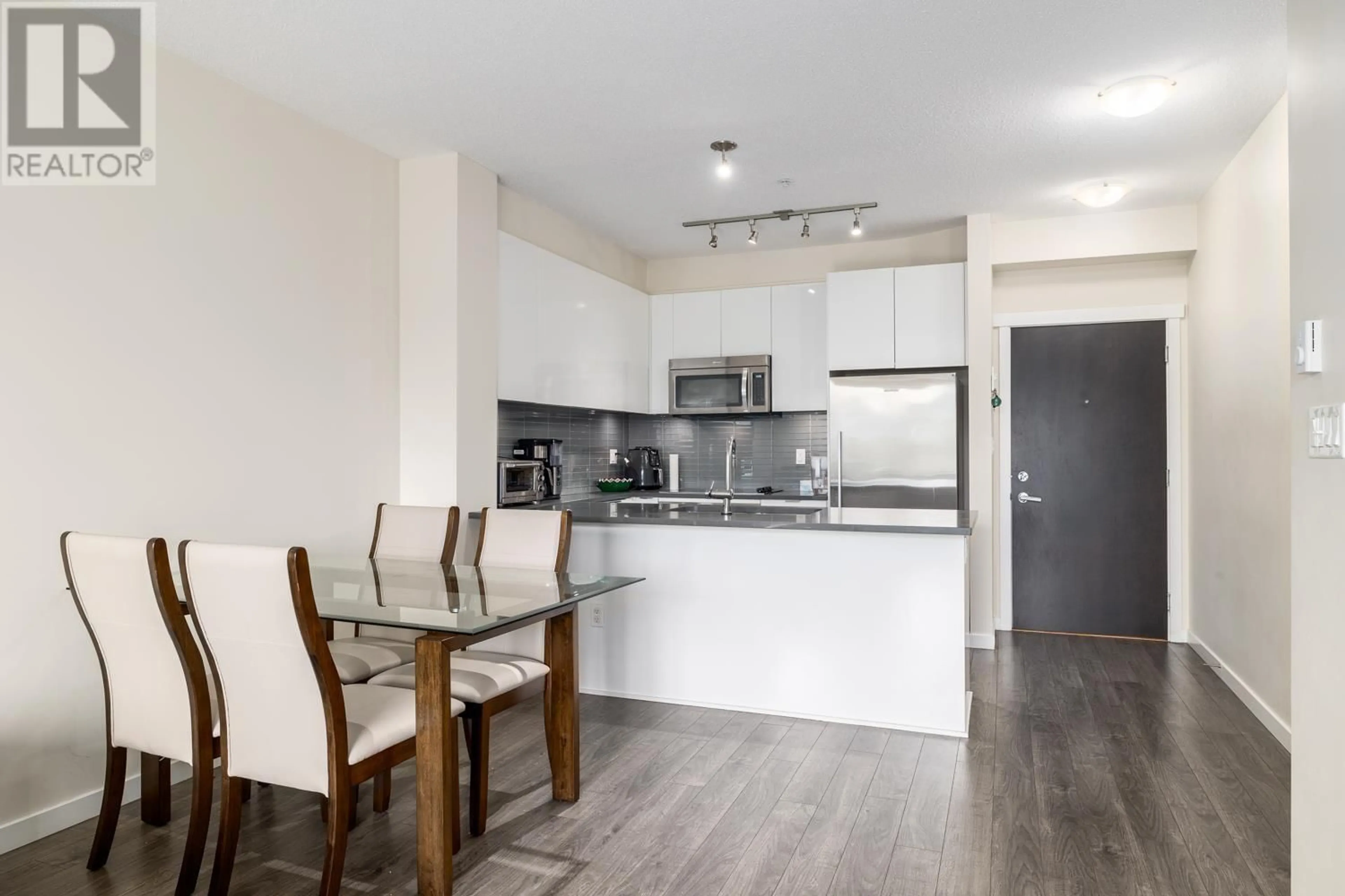 Standard kitchen, wood/laminate floor for 322 - 2665 MOUNTAIN HIGHWAY, North Vancouver British Columbia V7J0A8