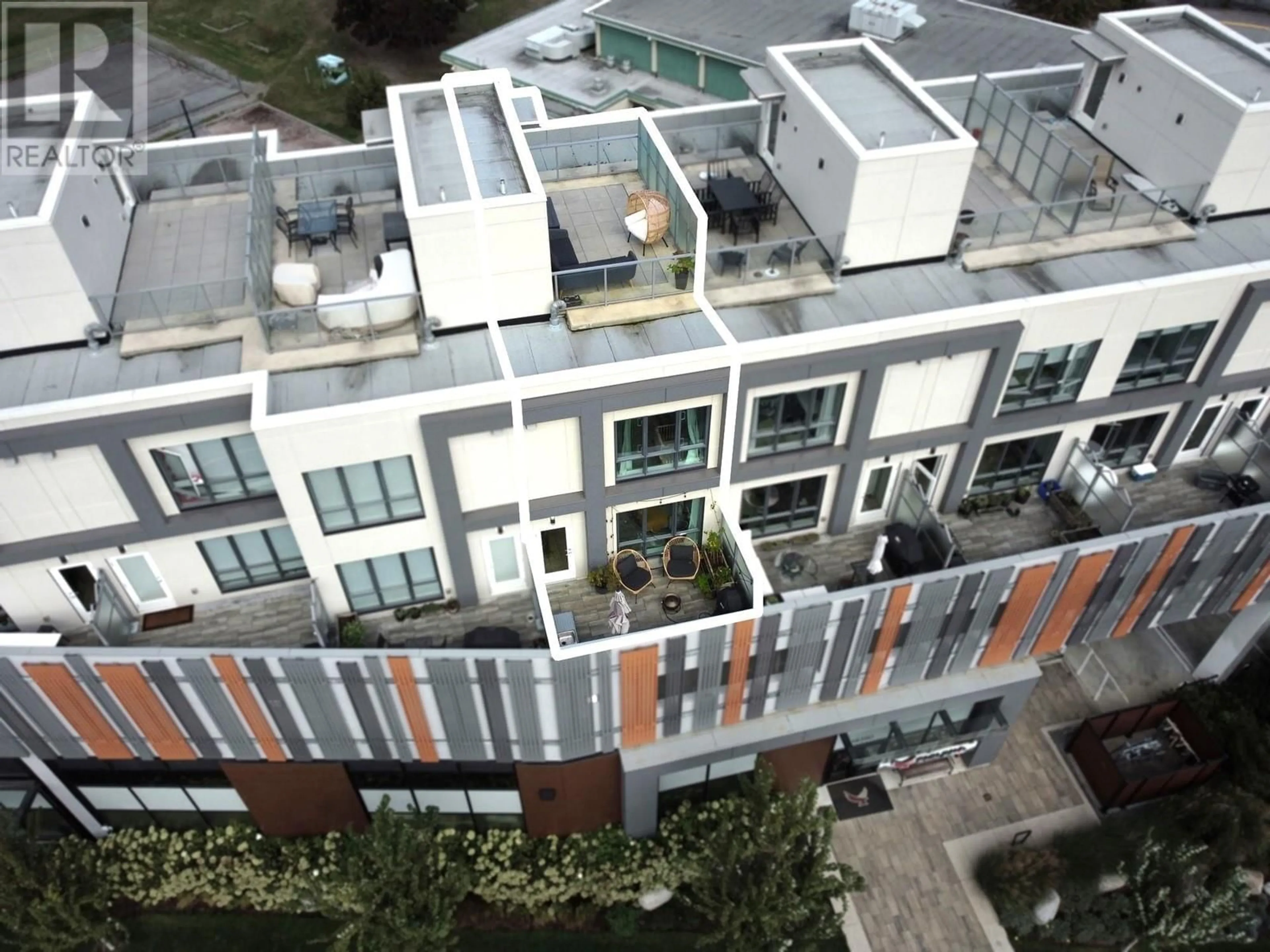 A pic from outside/outdoor area/front of a property/back of a property/a pic from drone, city buildings view from balcony for 448 - 38362 BUCKLEY AVENUE, Squamish British Columbia V8B0J8