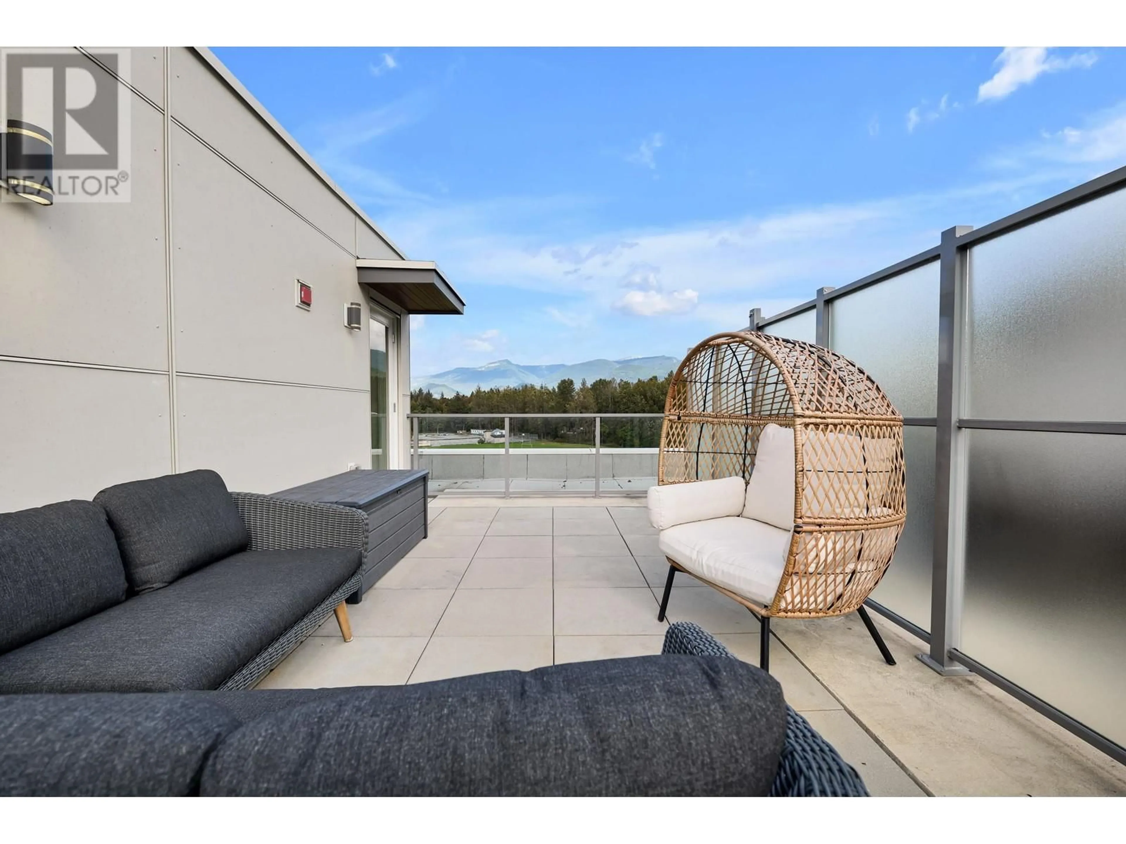 Patio, water/lake/river/ocean view for 448 - 38362 BUCKLEY AVENUE, Squamish British Columbia V8B0J8