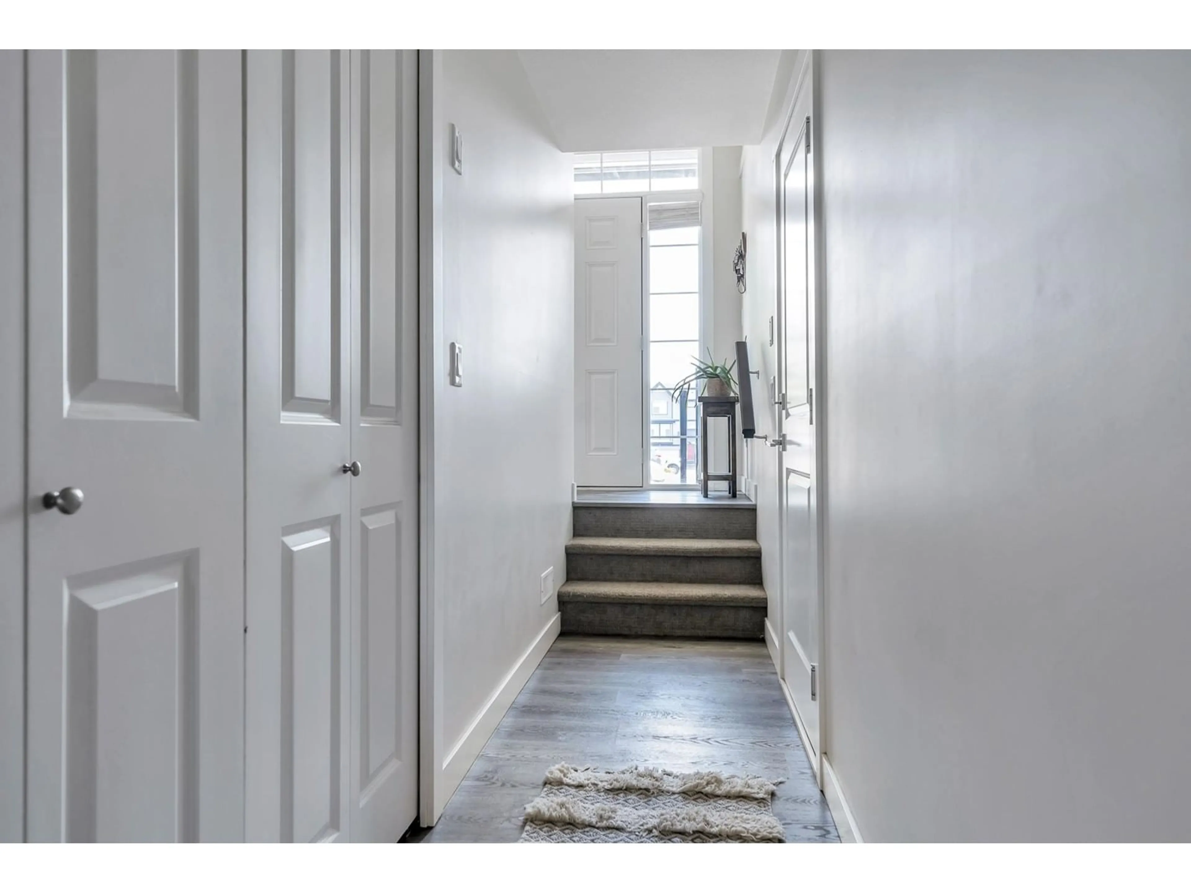 Indoor entryway for 3 - 7740 GRAND, Mission British Columbia V2V0H4