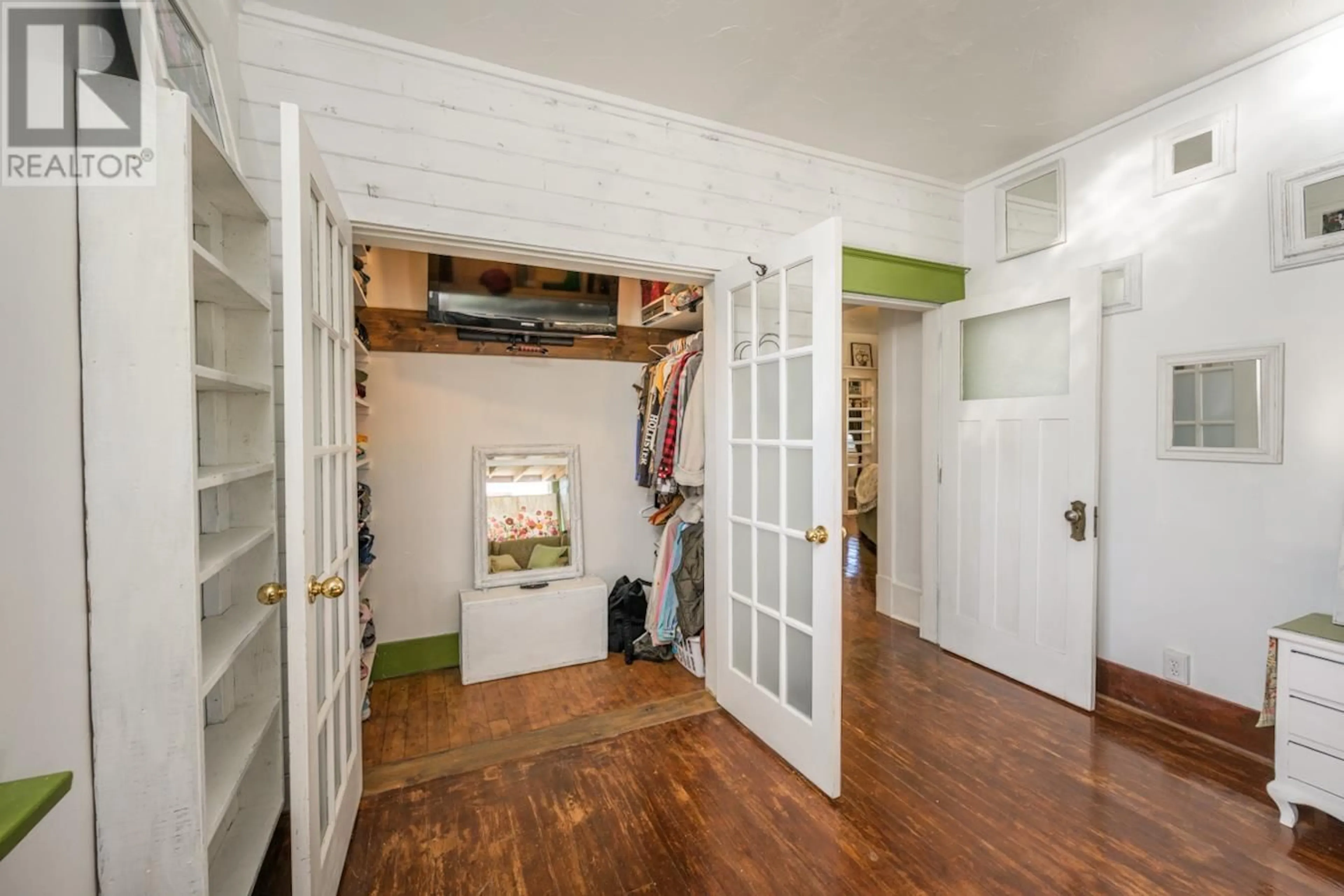 Indoor entryway for 1787 7TH AVENUE, Prince George British Columbia V2L3P7