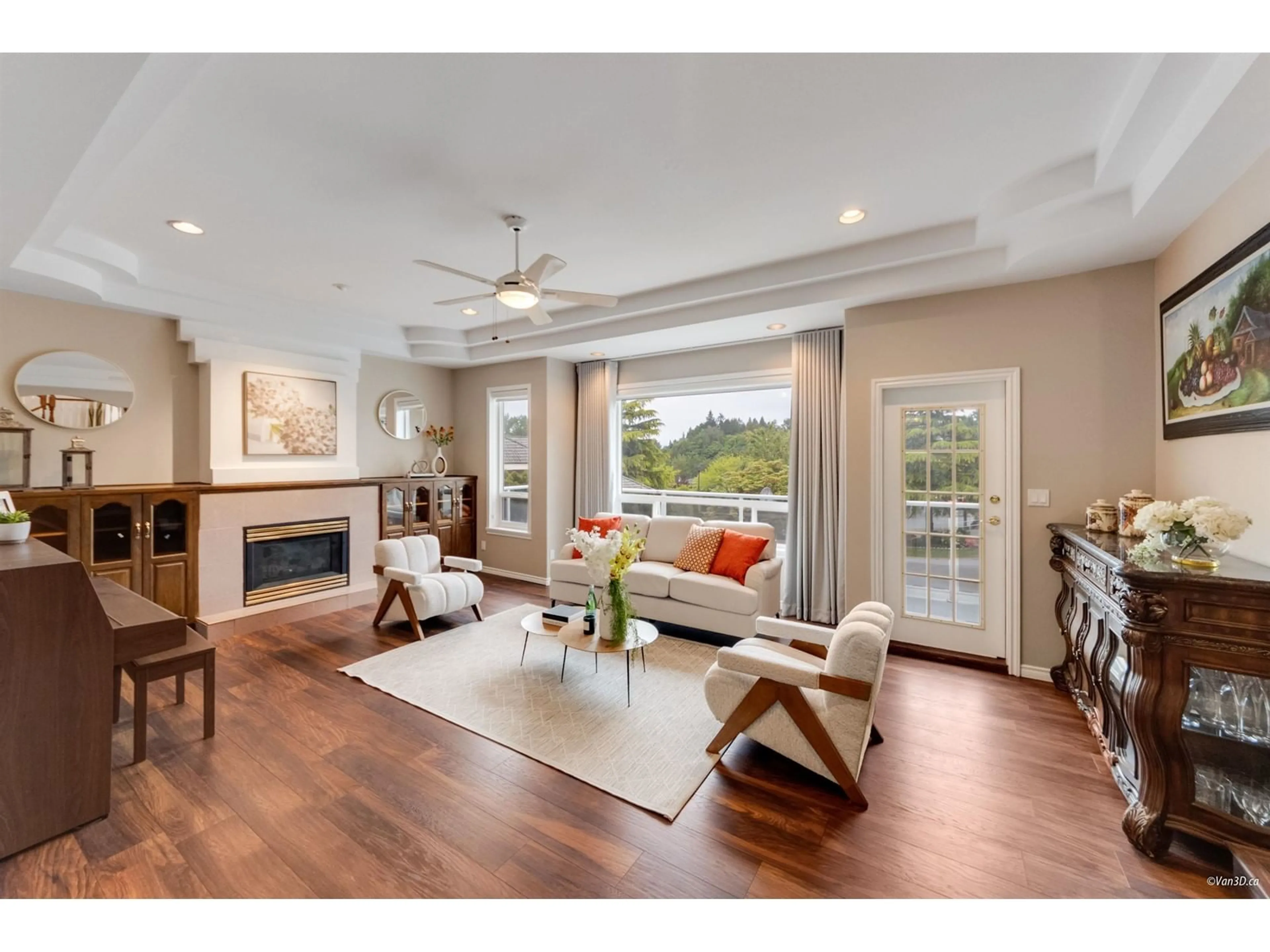 Living room with furniture, wood/laminate floor for 15929 113A, Surrey British Columbia V4N1R6