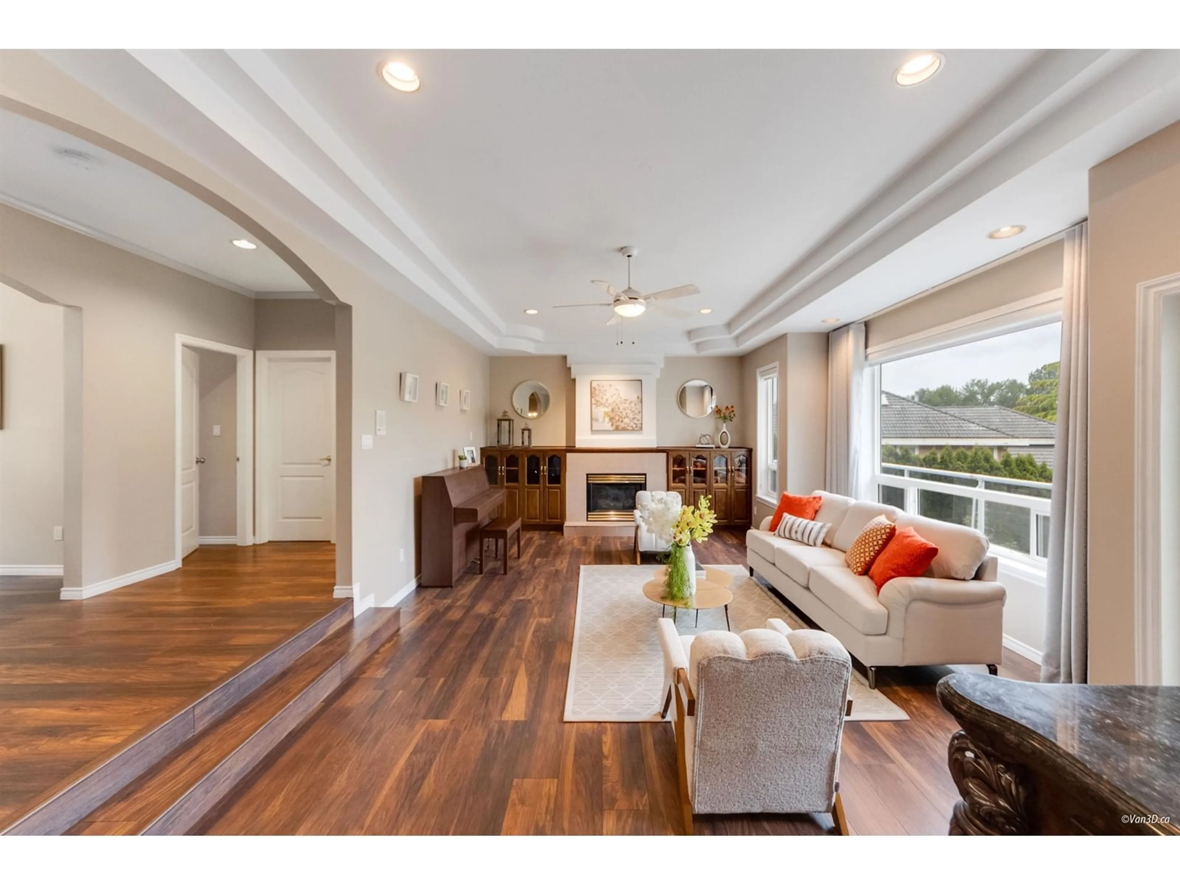 Living room with furniture, wood/laminate floor for 15929 113A, Surrey British Columbia V4N1R6