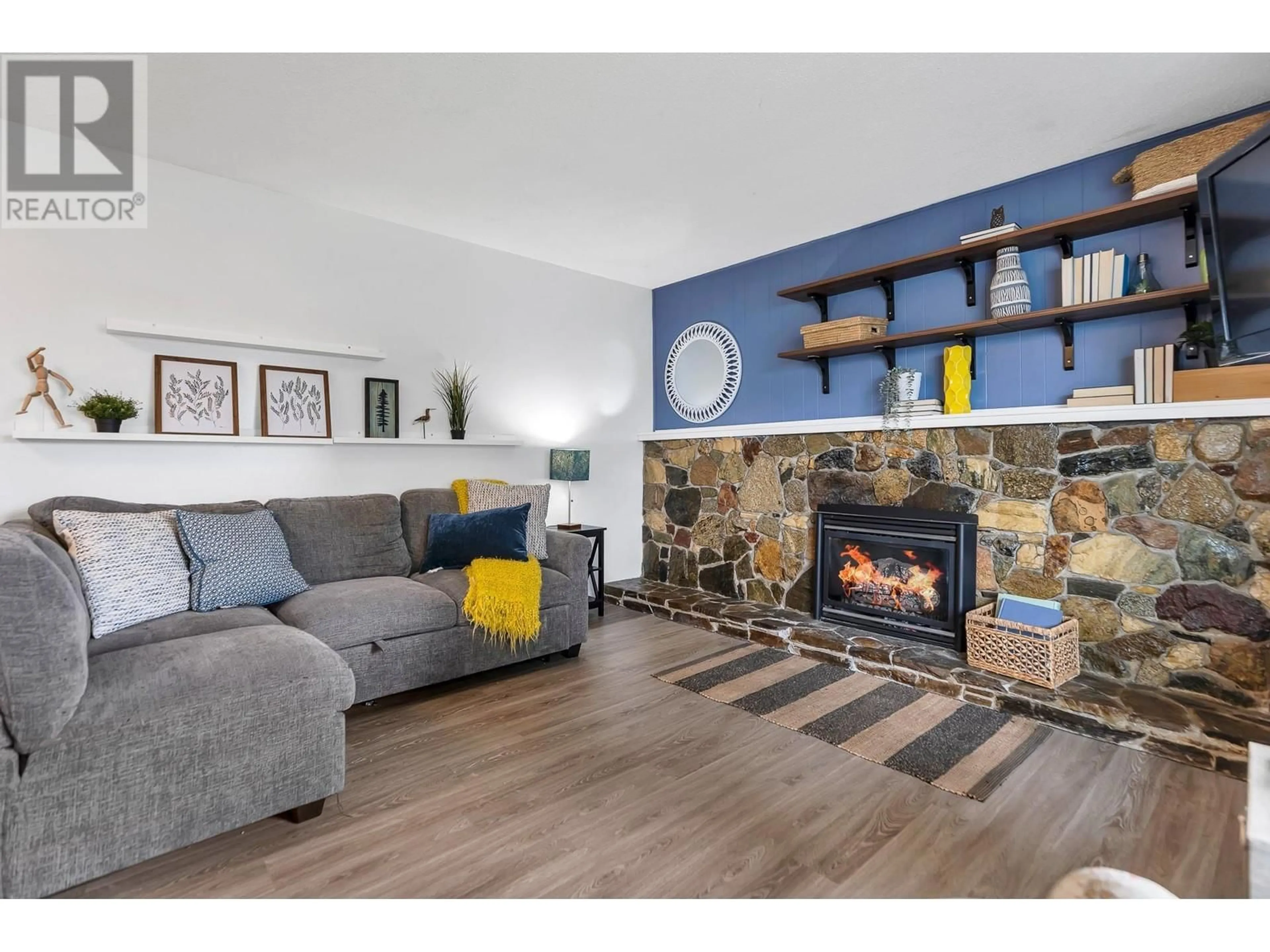 Living room with furniture, wood/laminate floor for 11348 MELVILLE STREET, Maple Ridge British Columbia V2X1P6