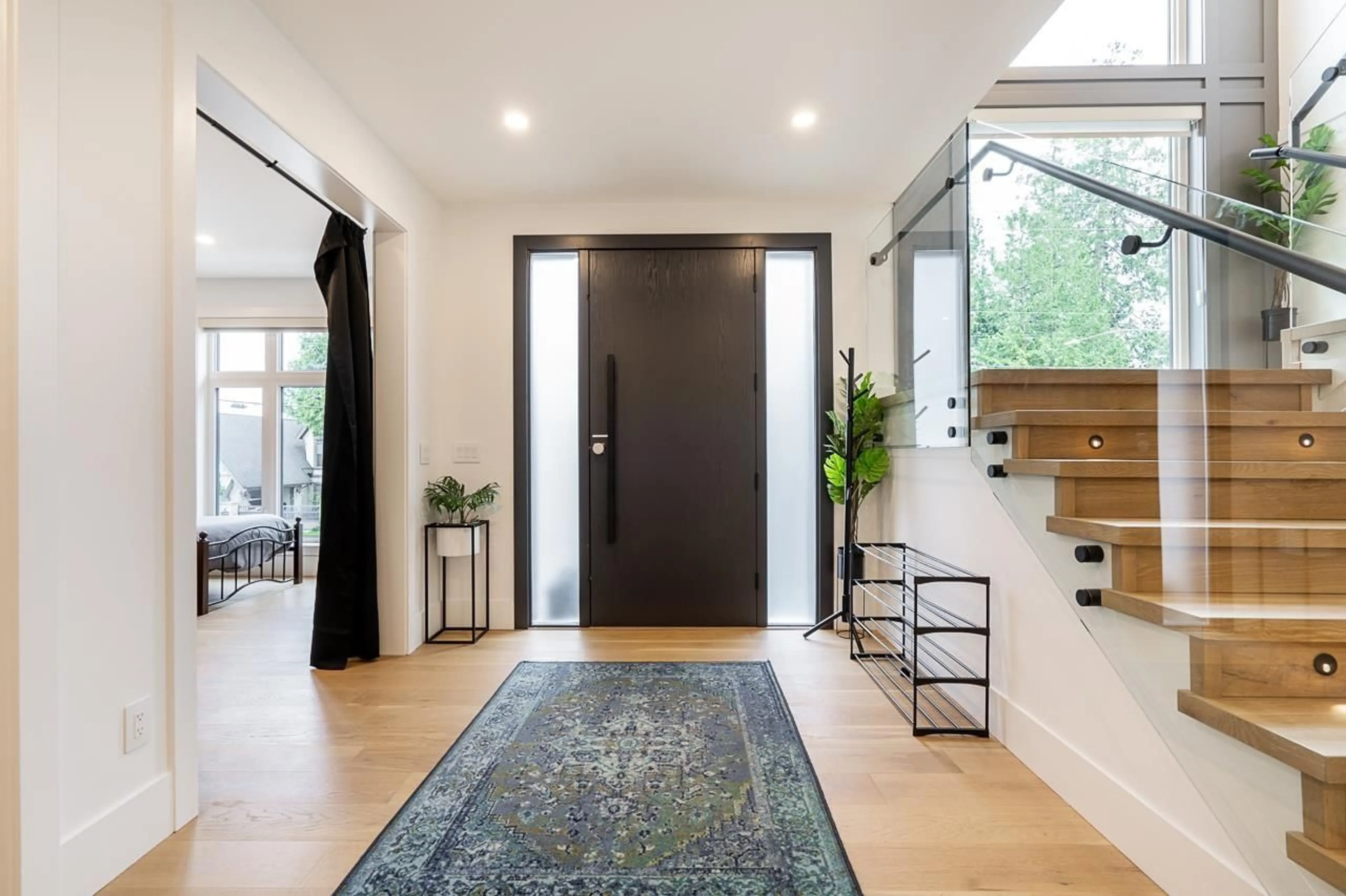 Indoor entryway for 13511 MARINE, Surrey British Columbia V4A1G1