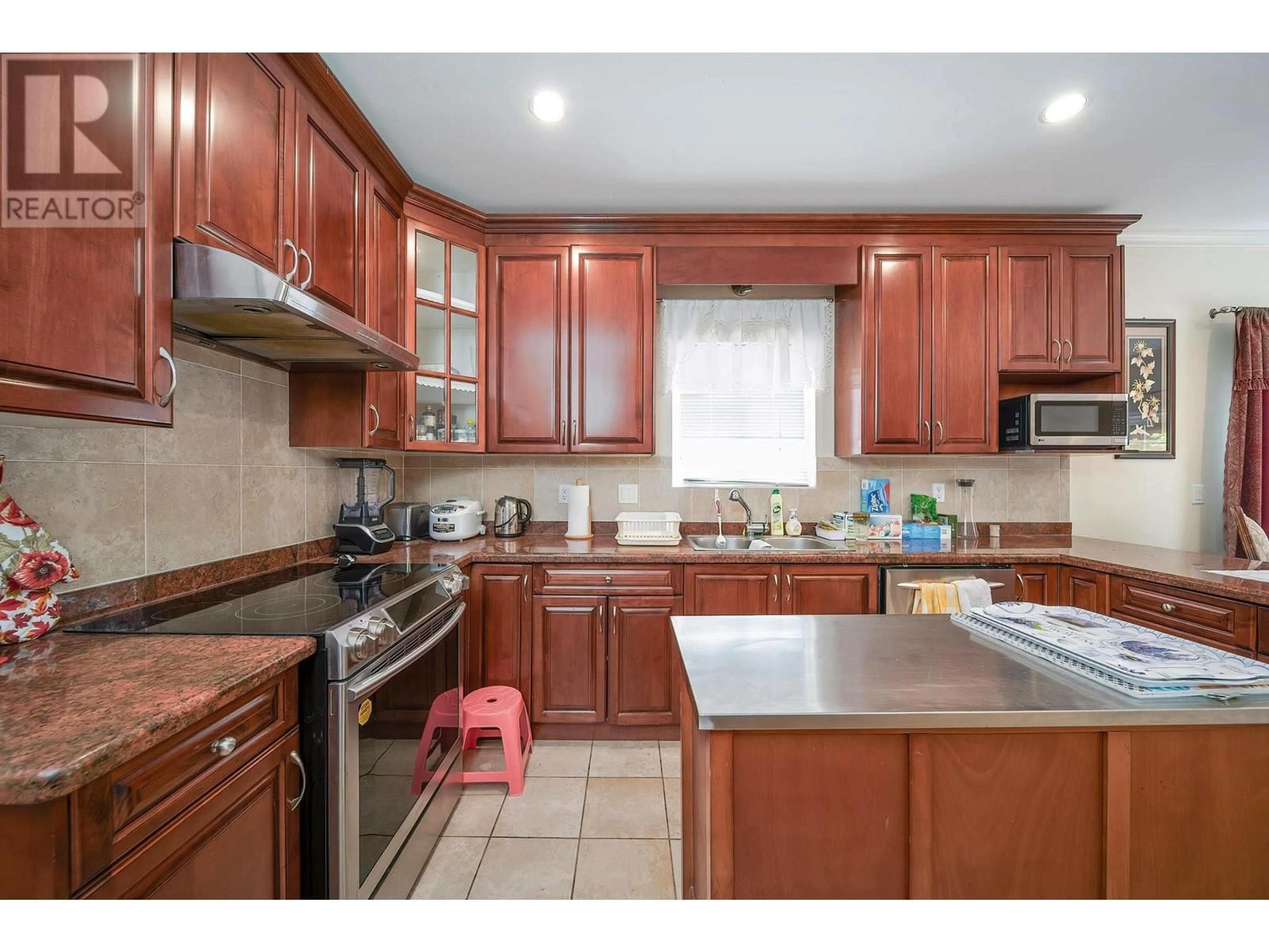 Standard kitchen, unknown for 4708 SARDIS STREET, Burnaby British Columbia V5H1L5