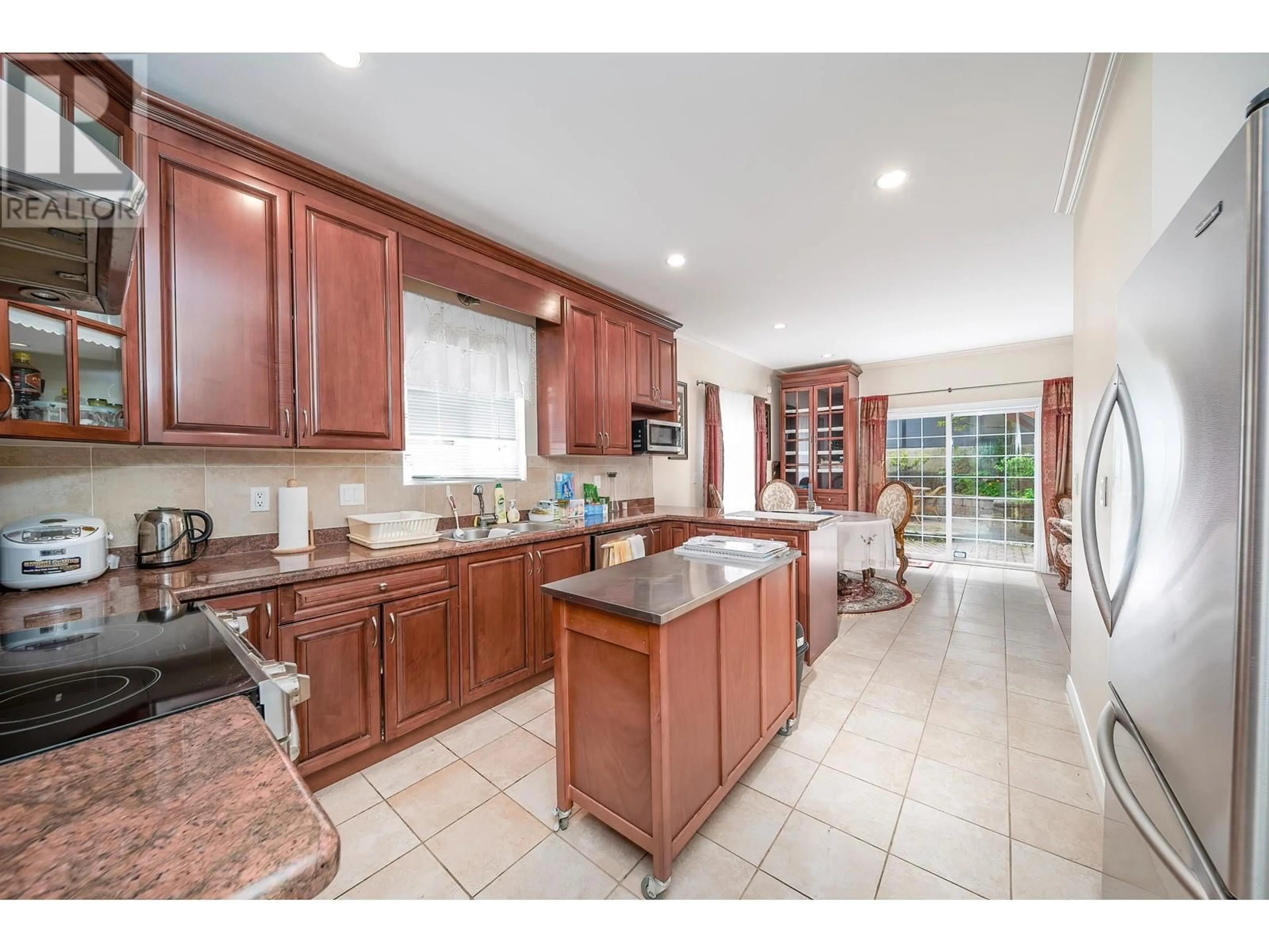 Open concept kitchen, ceramic/tile floor for 4708 SARDIS STREET, Burnaby British Columbia V5H1L5