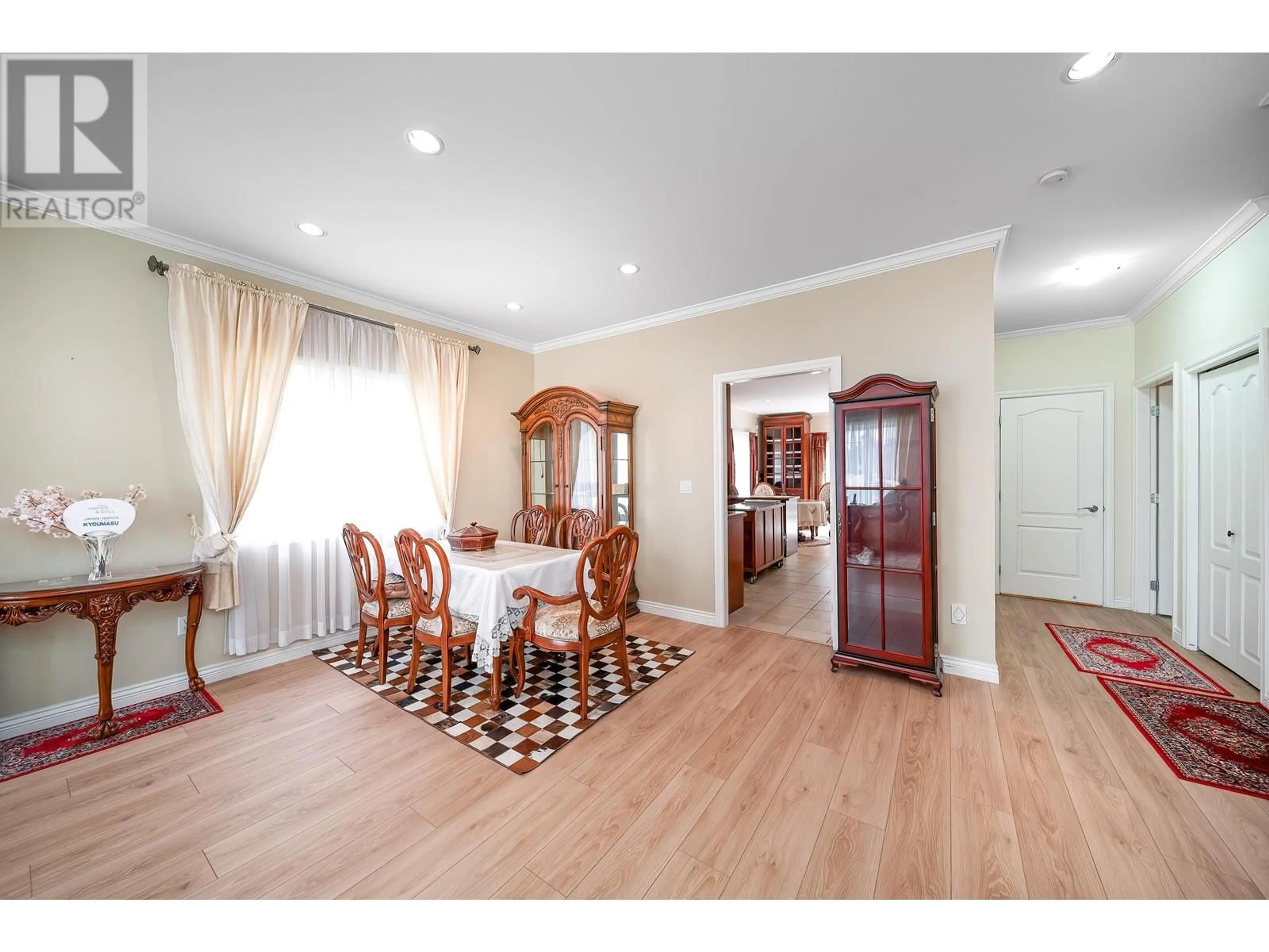 Dining room, wood/laminate floor for 4708 SARDIS STREET, Burnaby British Columbia V5H1L5