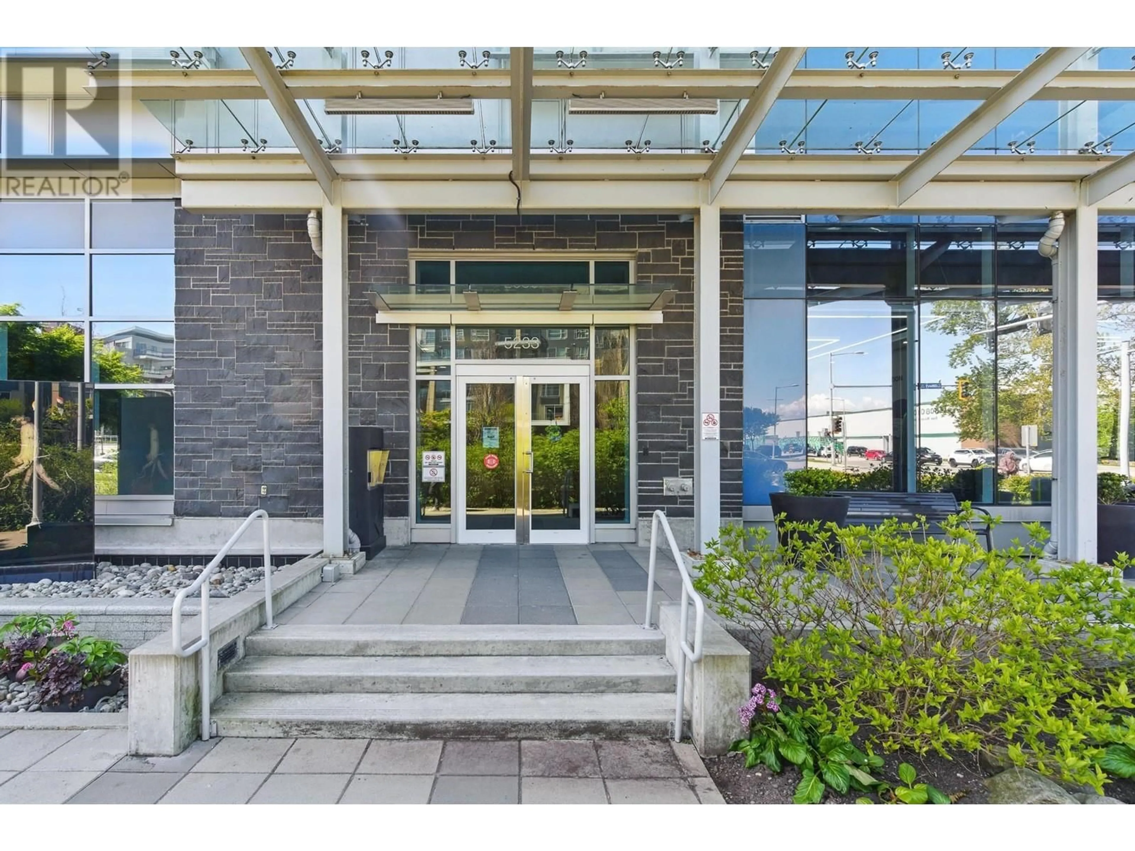 Indoor foyer for 618 - 5233 GILBERT ROAD, Richmond British Columbia V7C0B3