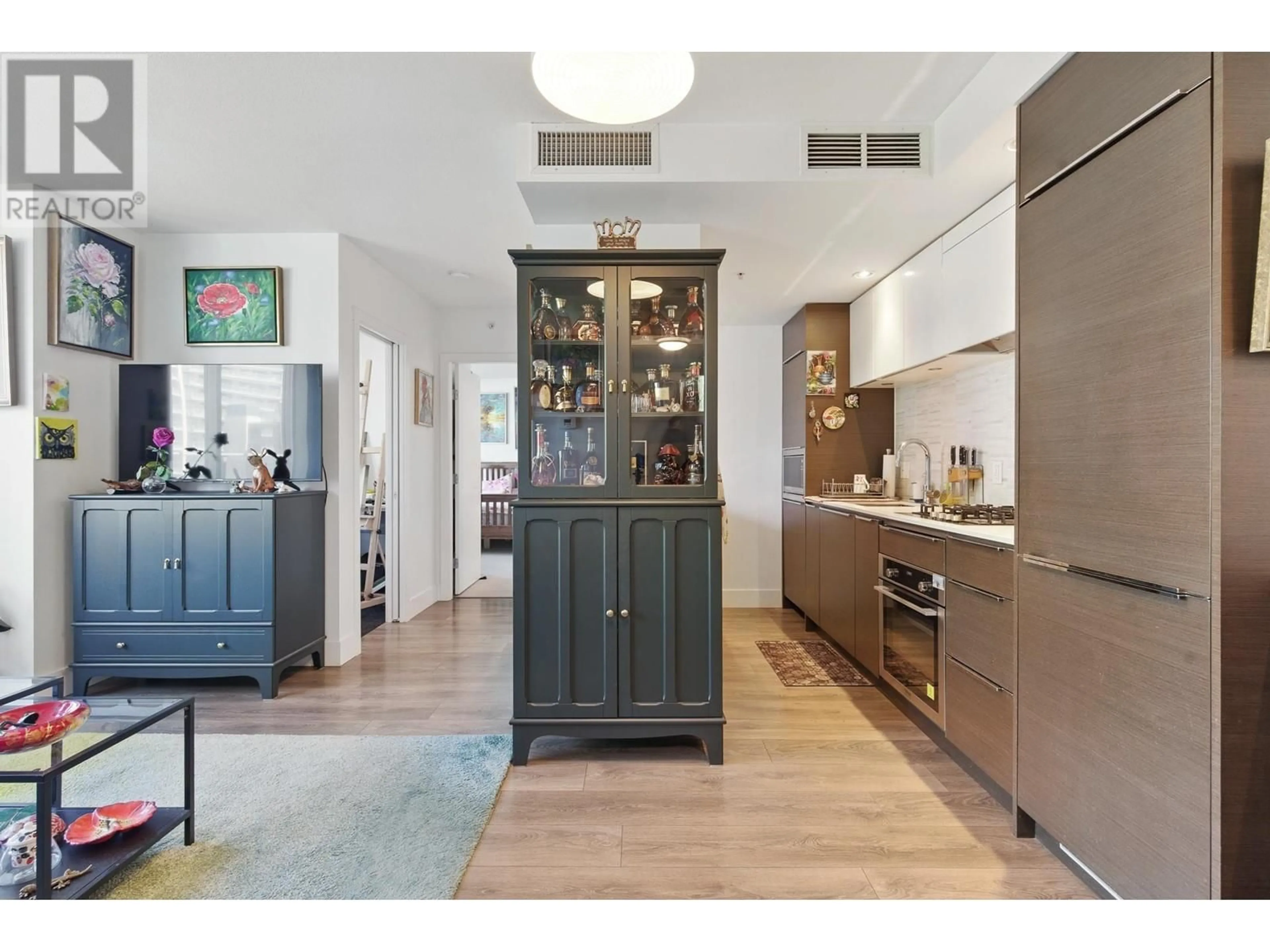 Contemporary kitchen, unknown for 618 - 5233 GILBERT ROAD, Richmond British Columbia V7C0B3