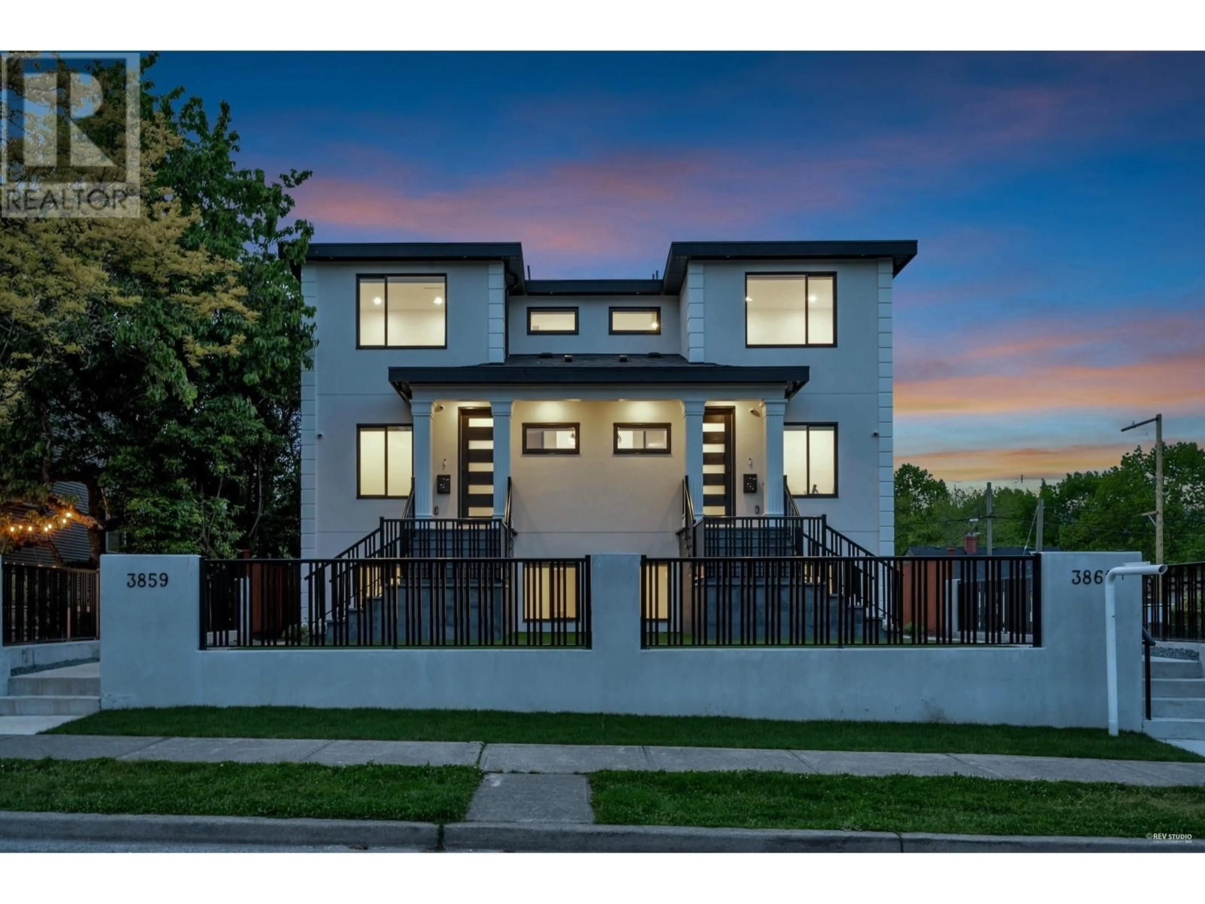 A pic from outside/outdoor area/front of a property/back of a property/a pic from drone, street for 3861 TRIUMPH STREET, Burnaby British Columbia V5C1Y6