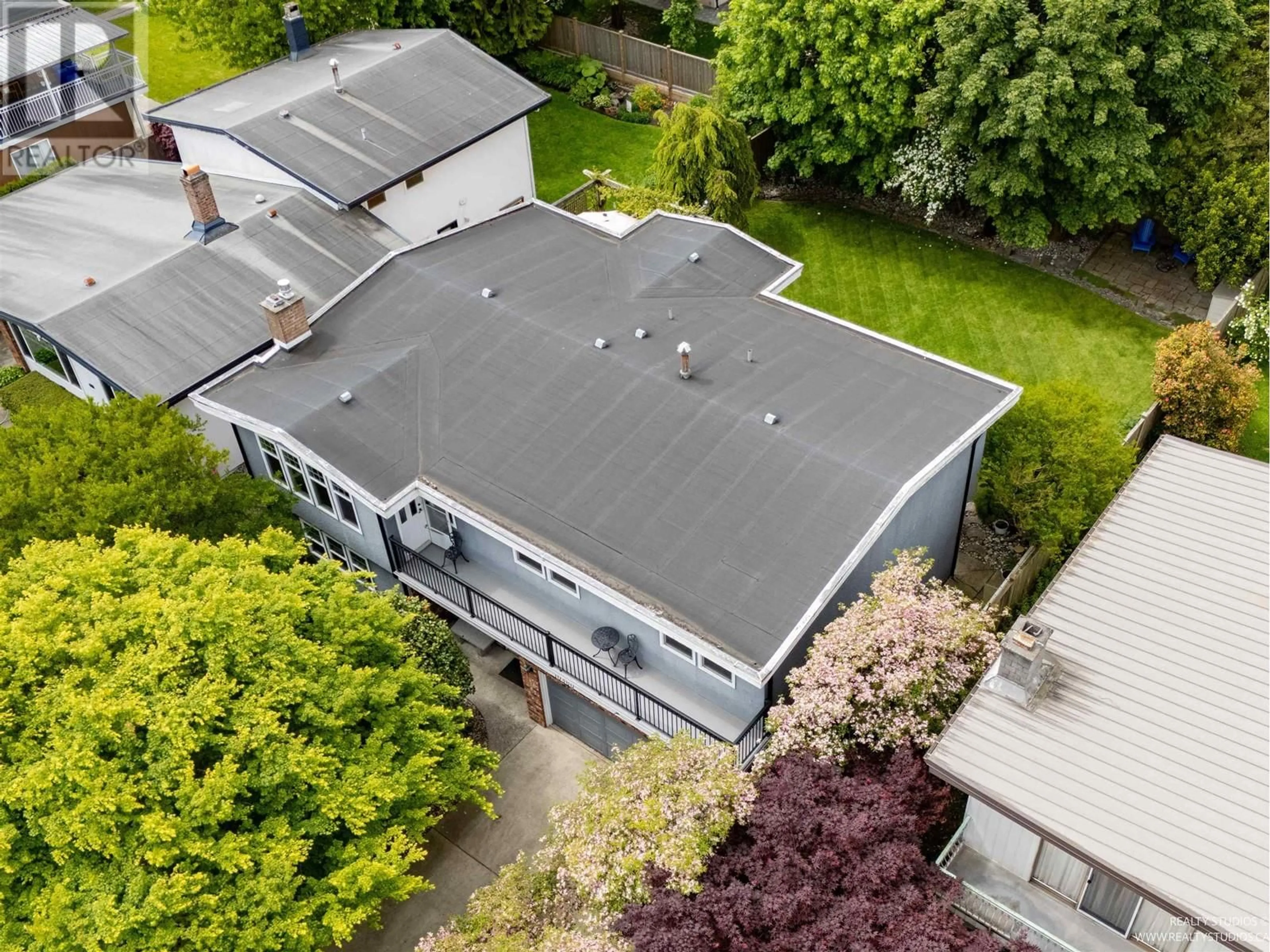 A pic from outside/outdoor area/front of a property/back of a property/a pic from drone, building for 10360 ANAHIM DRIVE, Richmond British Columbia V7A3C5