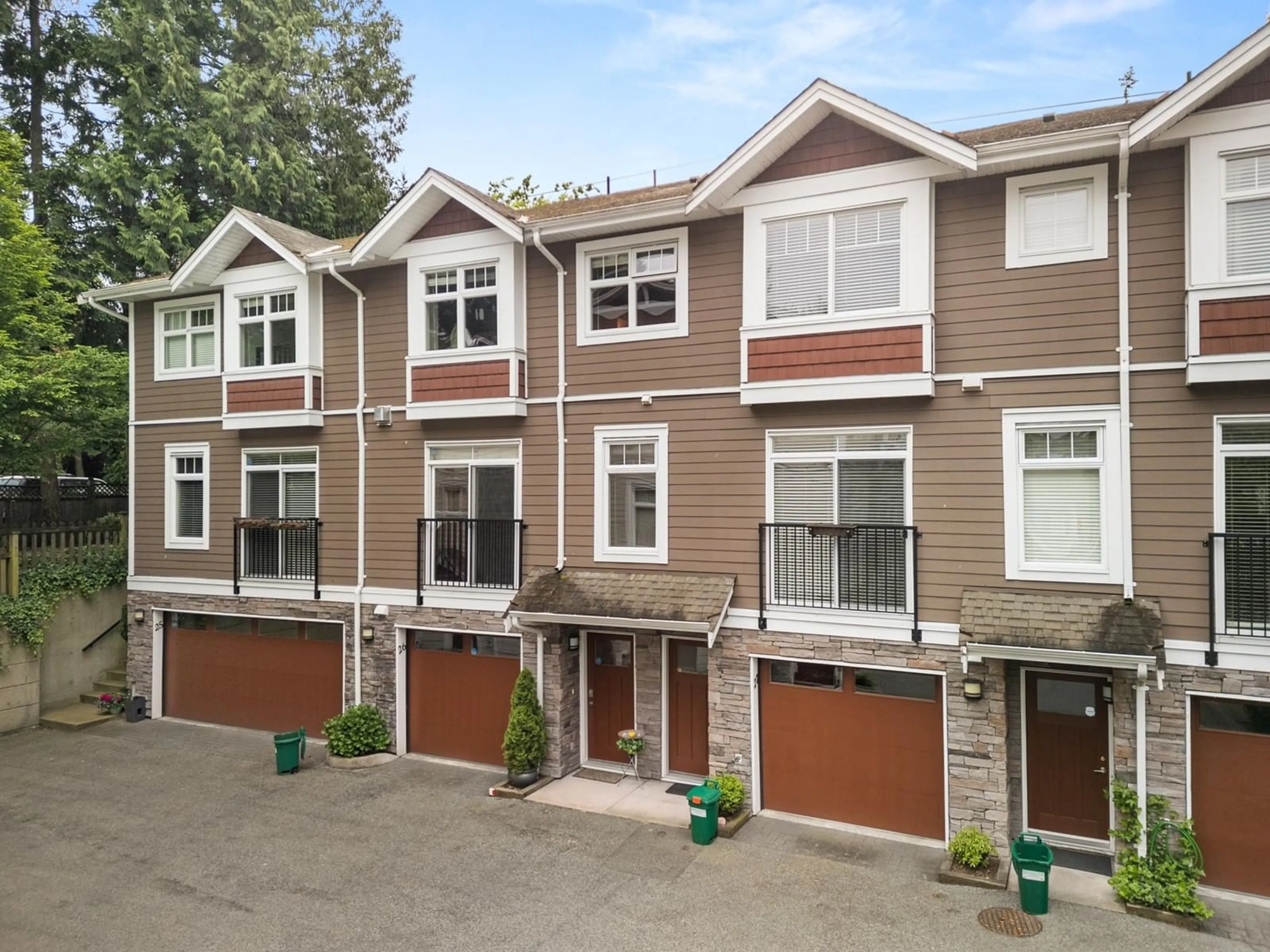 A pic from outside/outdoor area/front of a property/back of a property/a pic from drone, street for 26 - 2689 PARKWAY, Surrey British Columbia V4P0C3