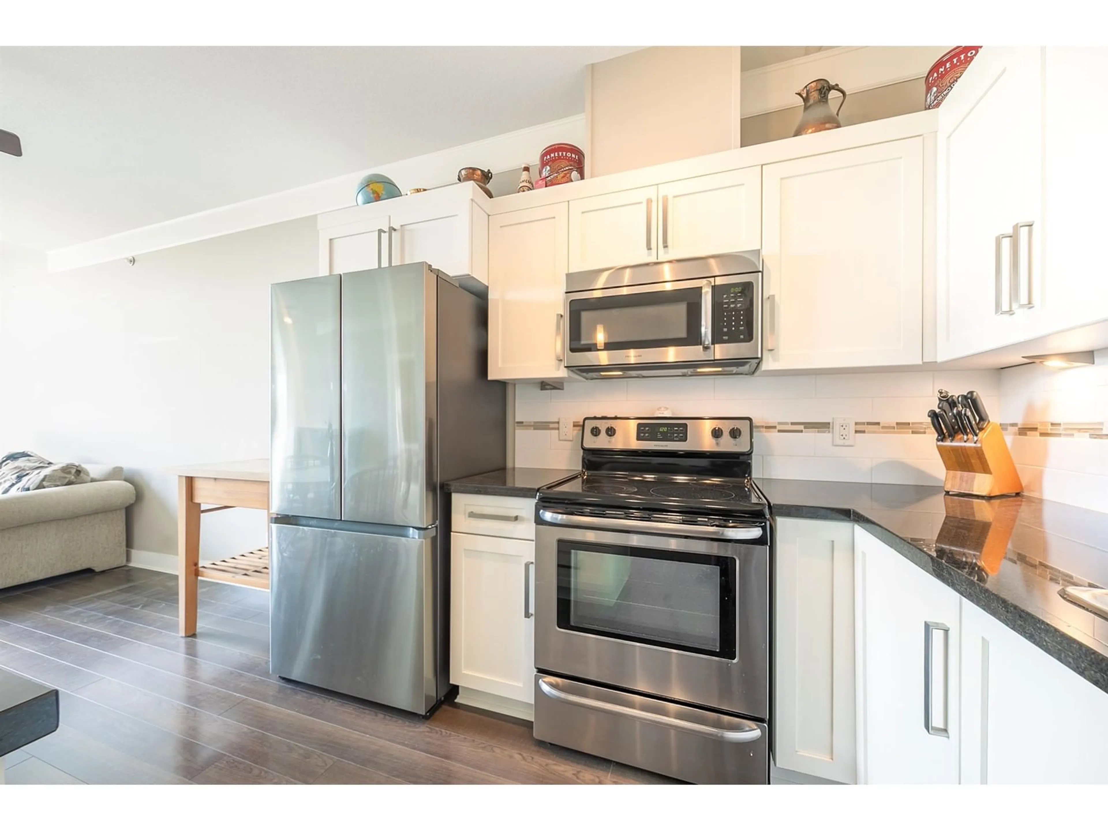 Open concept kitchen, unknown for 403 - 20630 DOUGLAS, Langley British Columbia V3A4B8