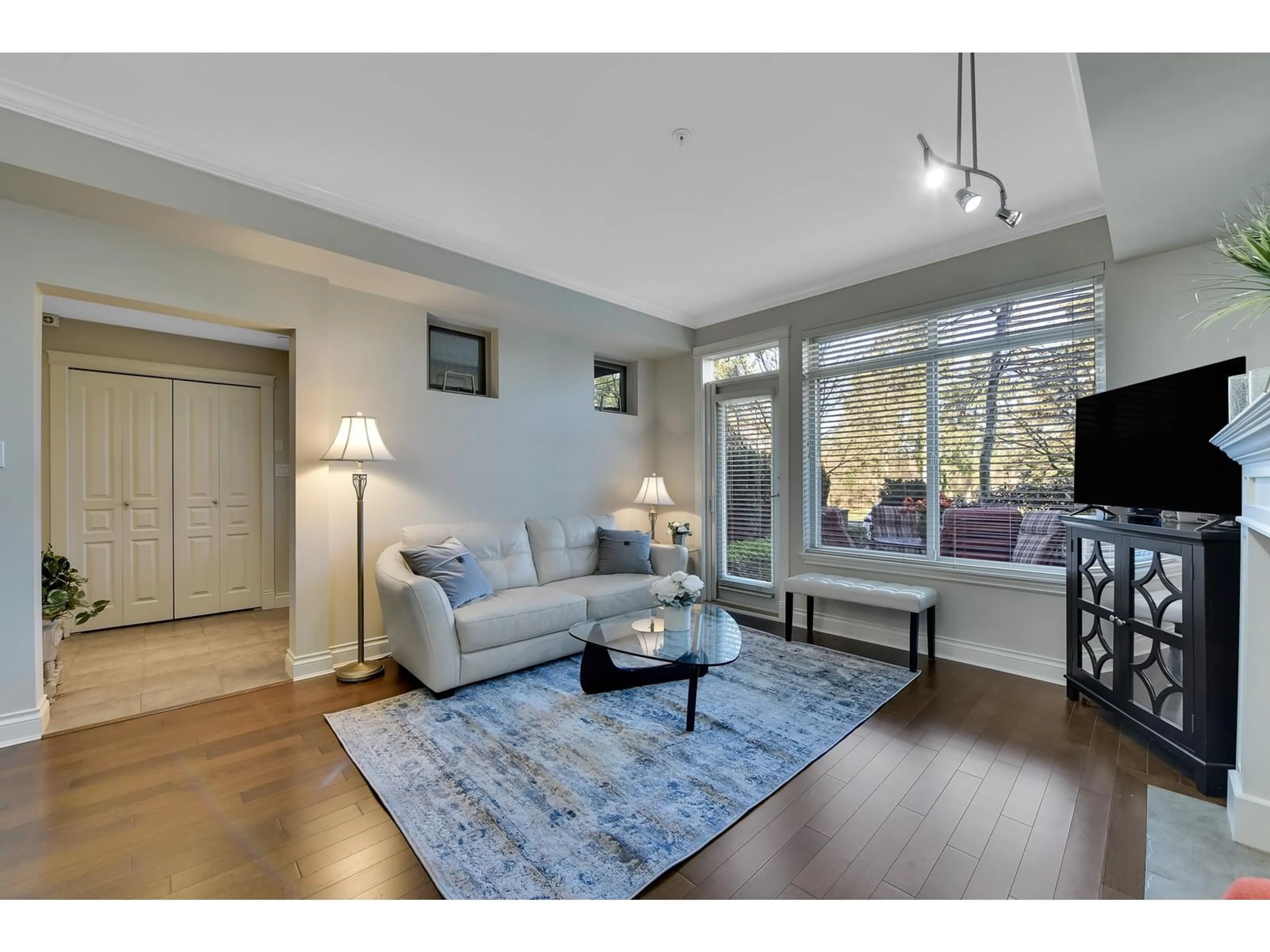 Living room with furniture, unknown for 102 - 1787 154, Surrey British Columbia V4A4S1