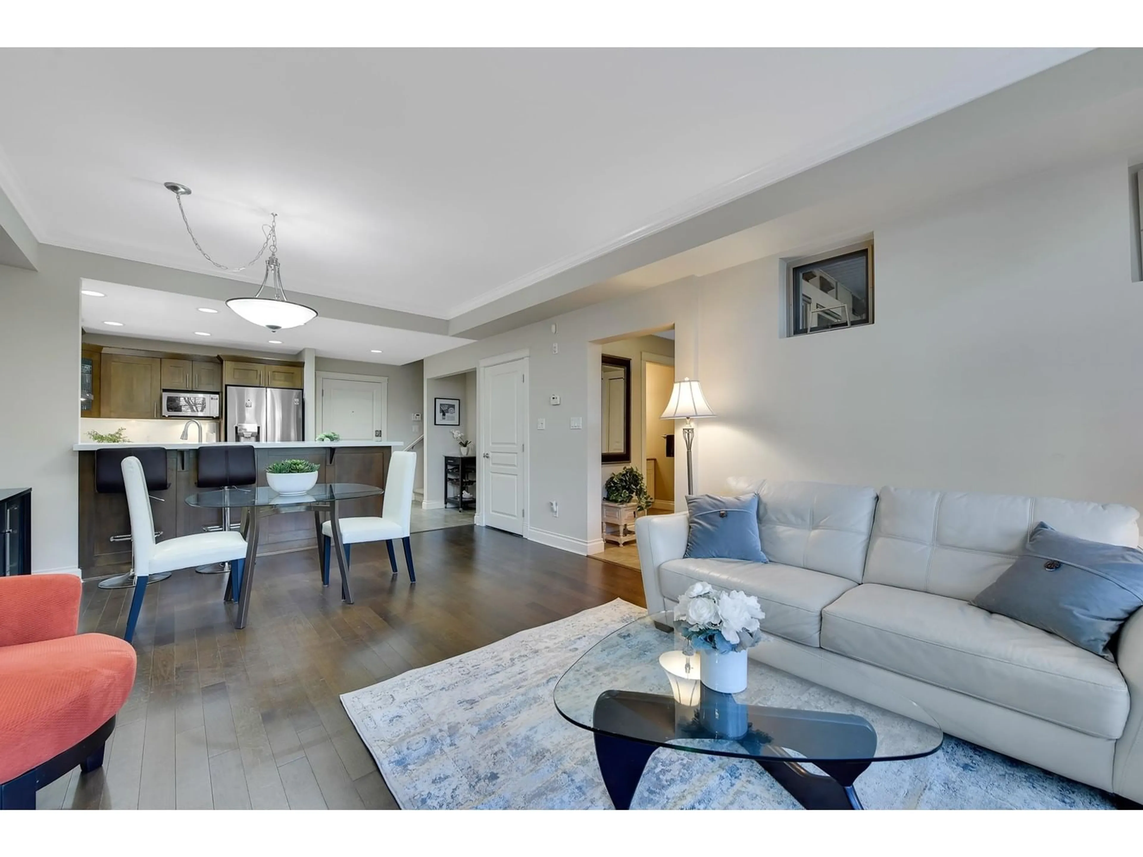 Living room with furniture, unknown for 102 - 1787 154, Surrey British Columbia V4A4S1
