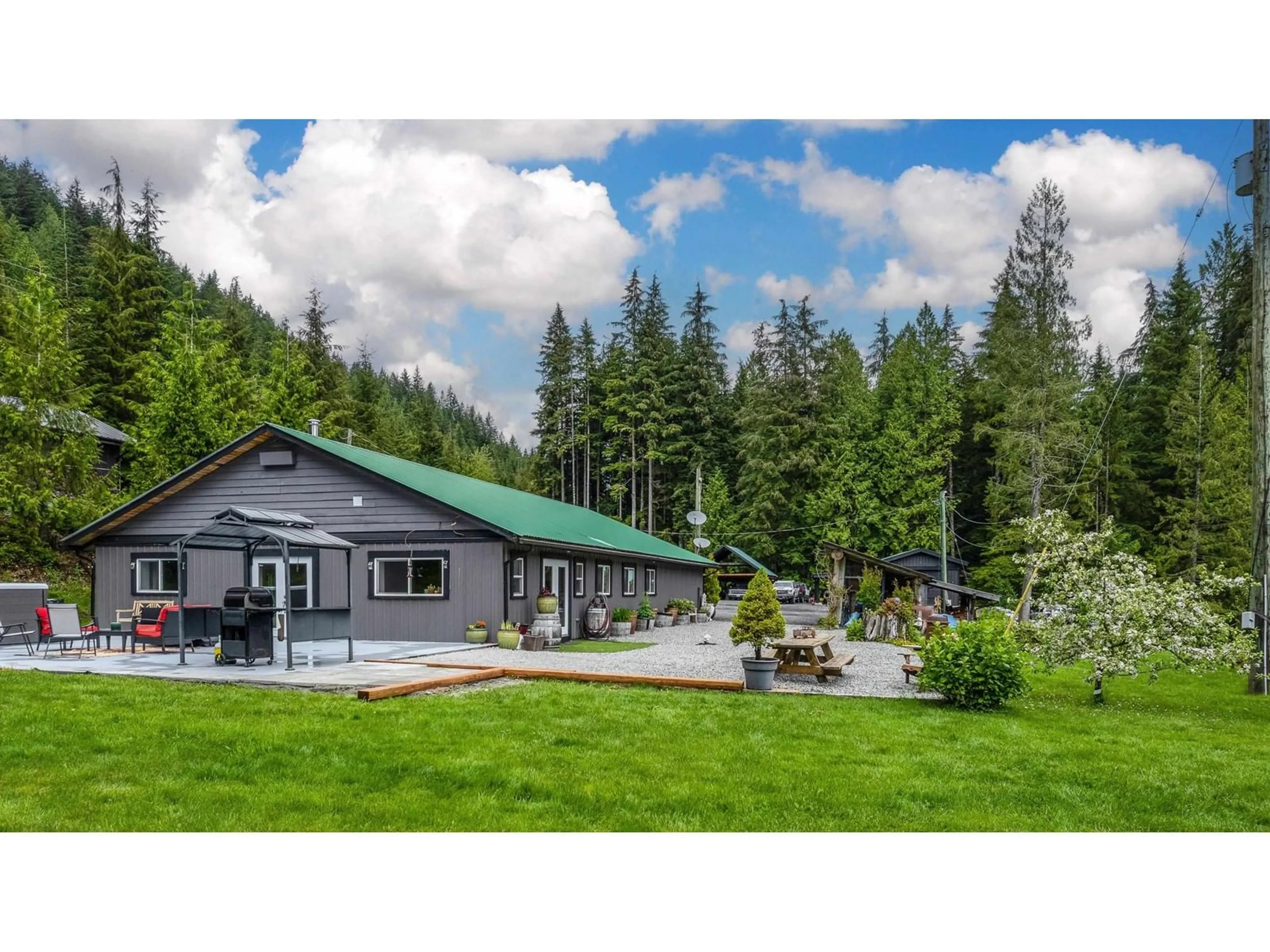 A pic from outside/outdoor area/front of a property/back of a property/a pic from drone, unknown for 11871 DEWDNEY TRUNK, Mission British Columbia V4S1L2