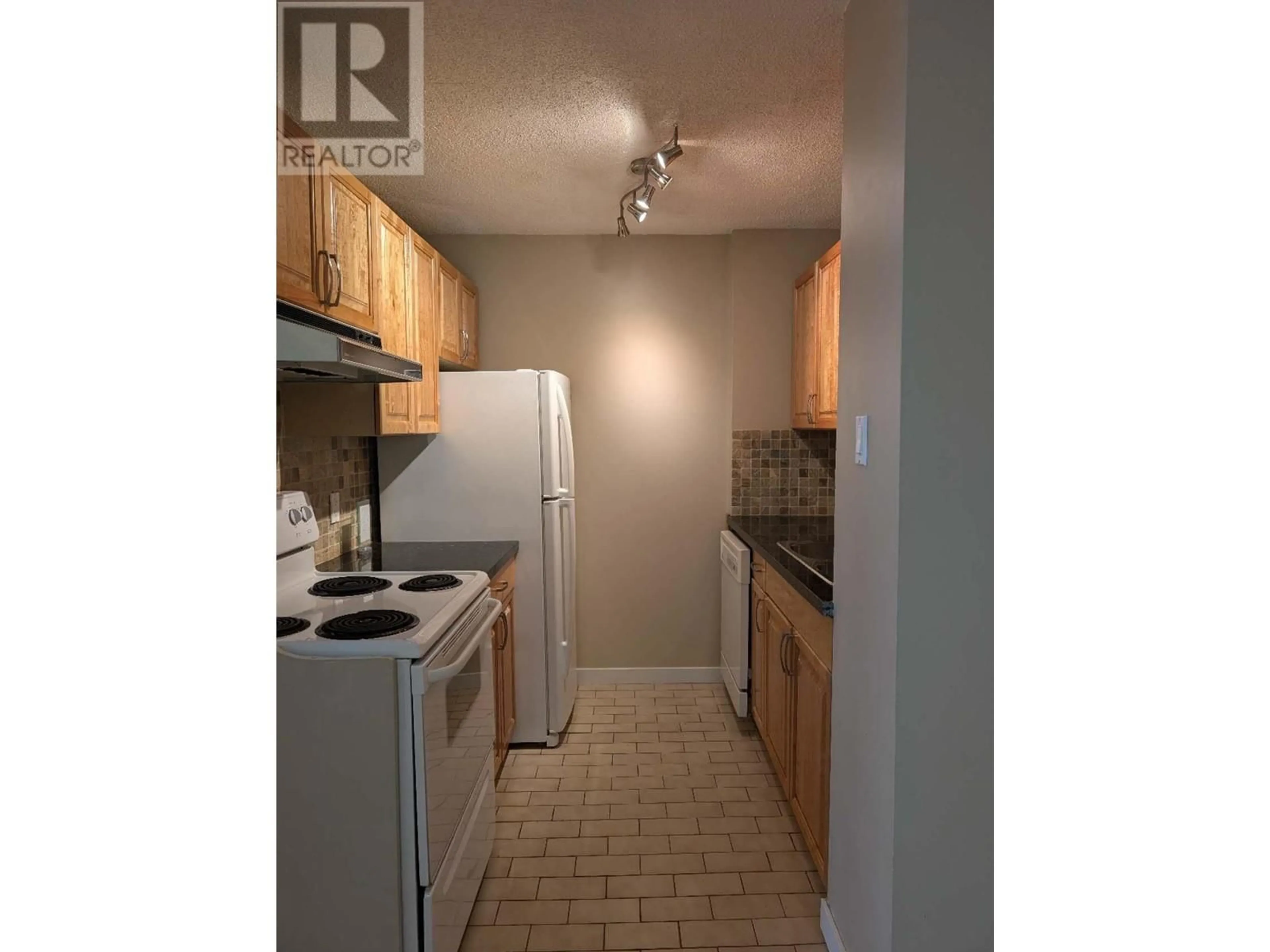 Standard kitchen, unknown for 103 - 5645 BARKER AVENUE, Burnaby British Columbia V5H3Z5