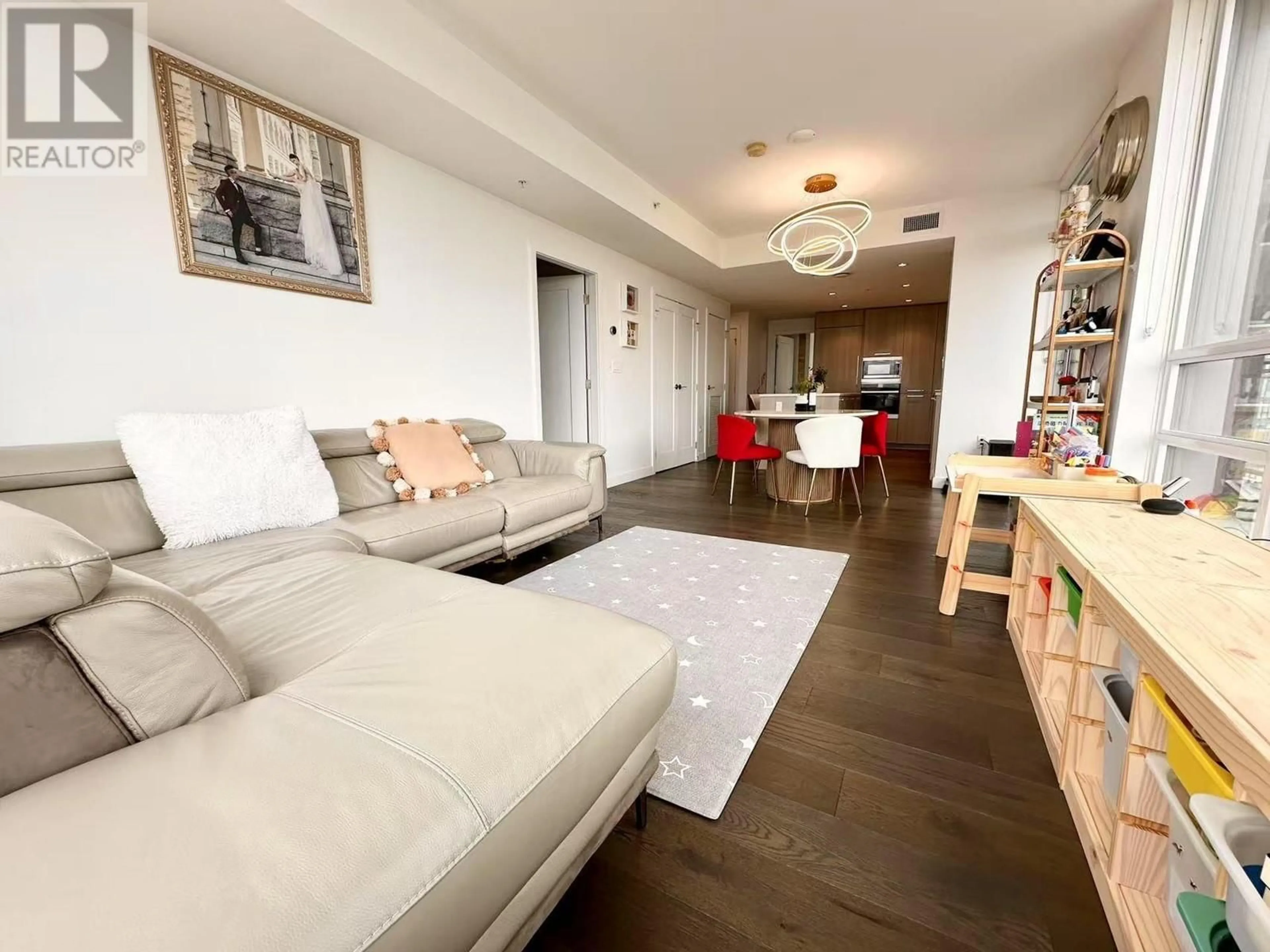 A pic of a room for 1305 - 3331 NO. 3 ROAD, Richmond British Columbia V6X2B6