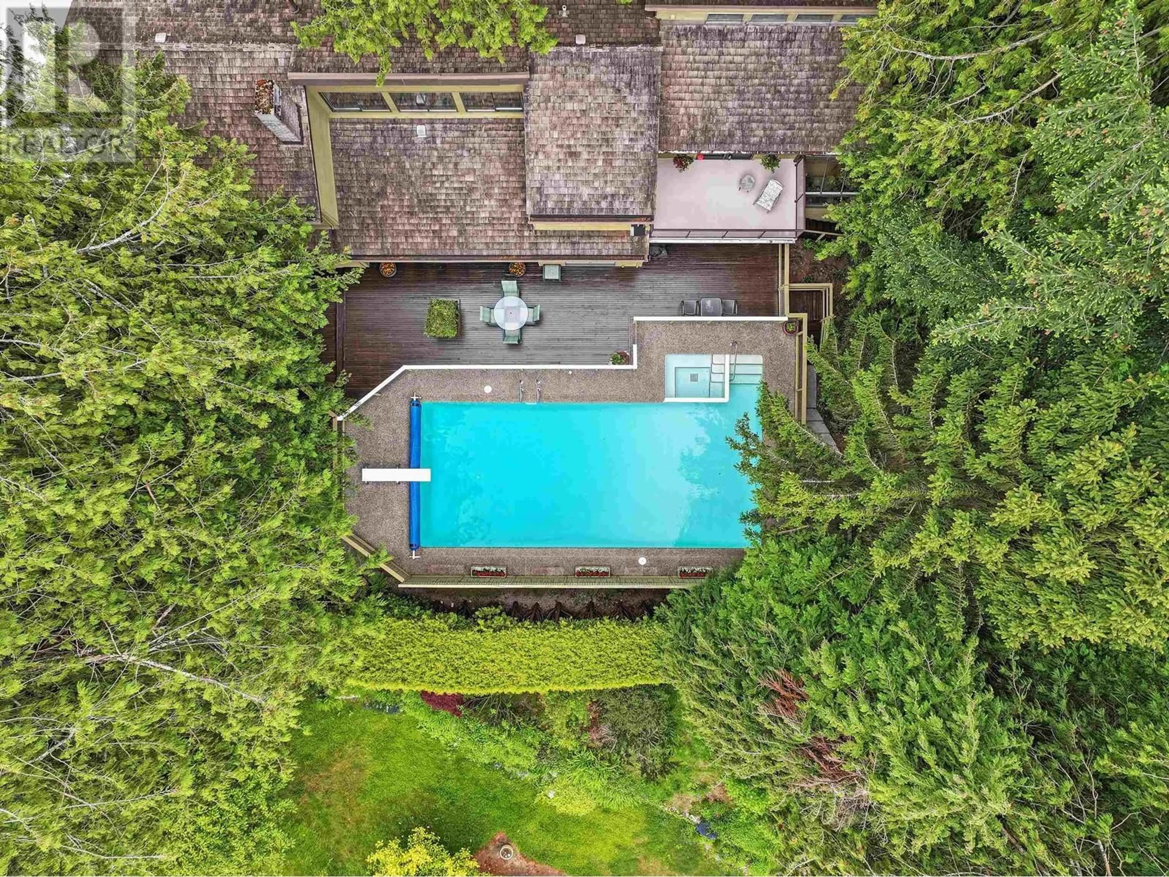 A pic from outside/outdoor area/front of a property/back of a property/a pic from drone, unknown for 1650 29TH STREET, West Vancouver British Columbia V7V4M8