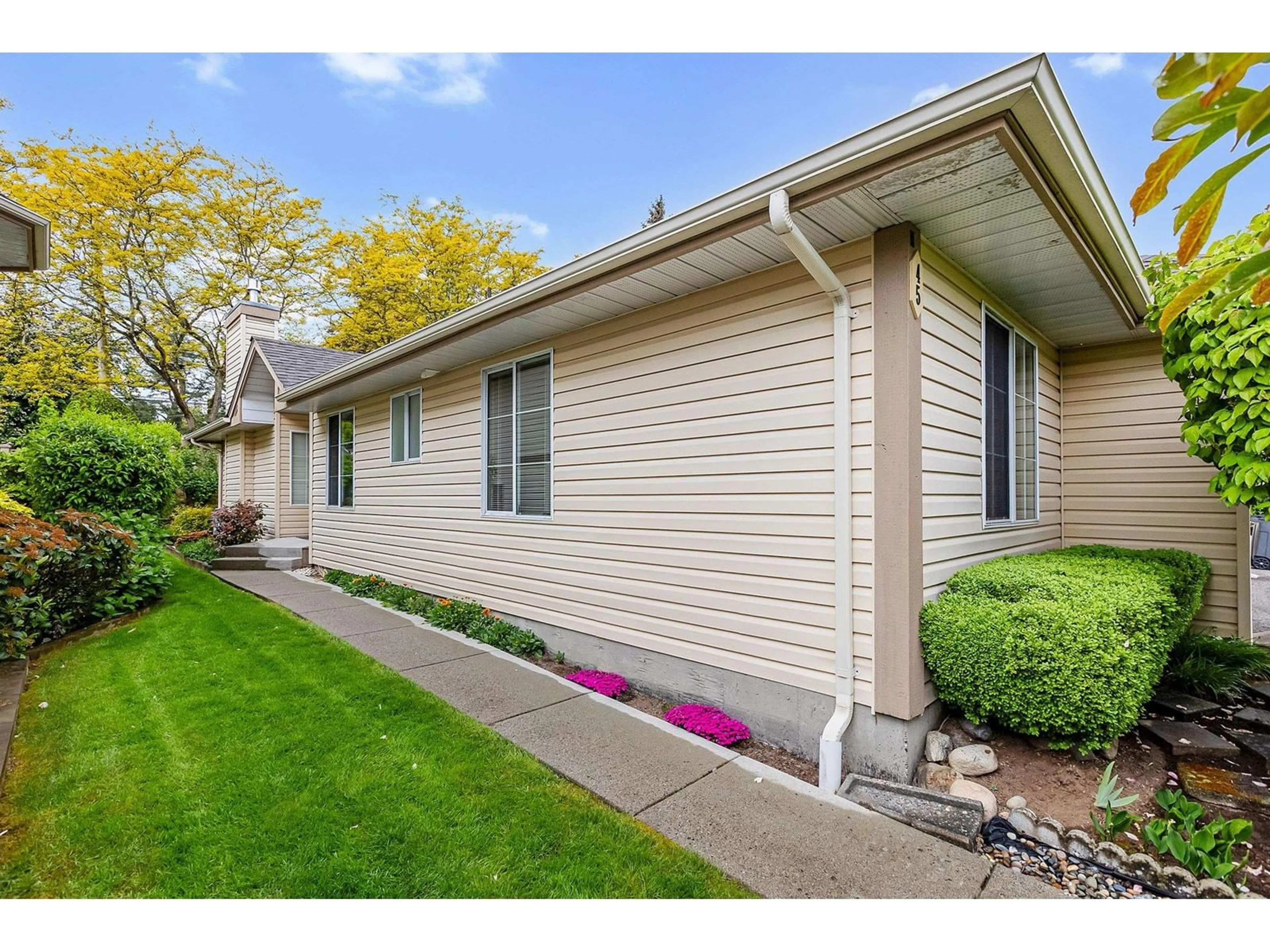 Home with vinyl exterior material, street for 45 - 6140 192, Surrey British Columbia V3S7V7