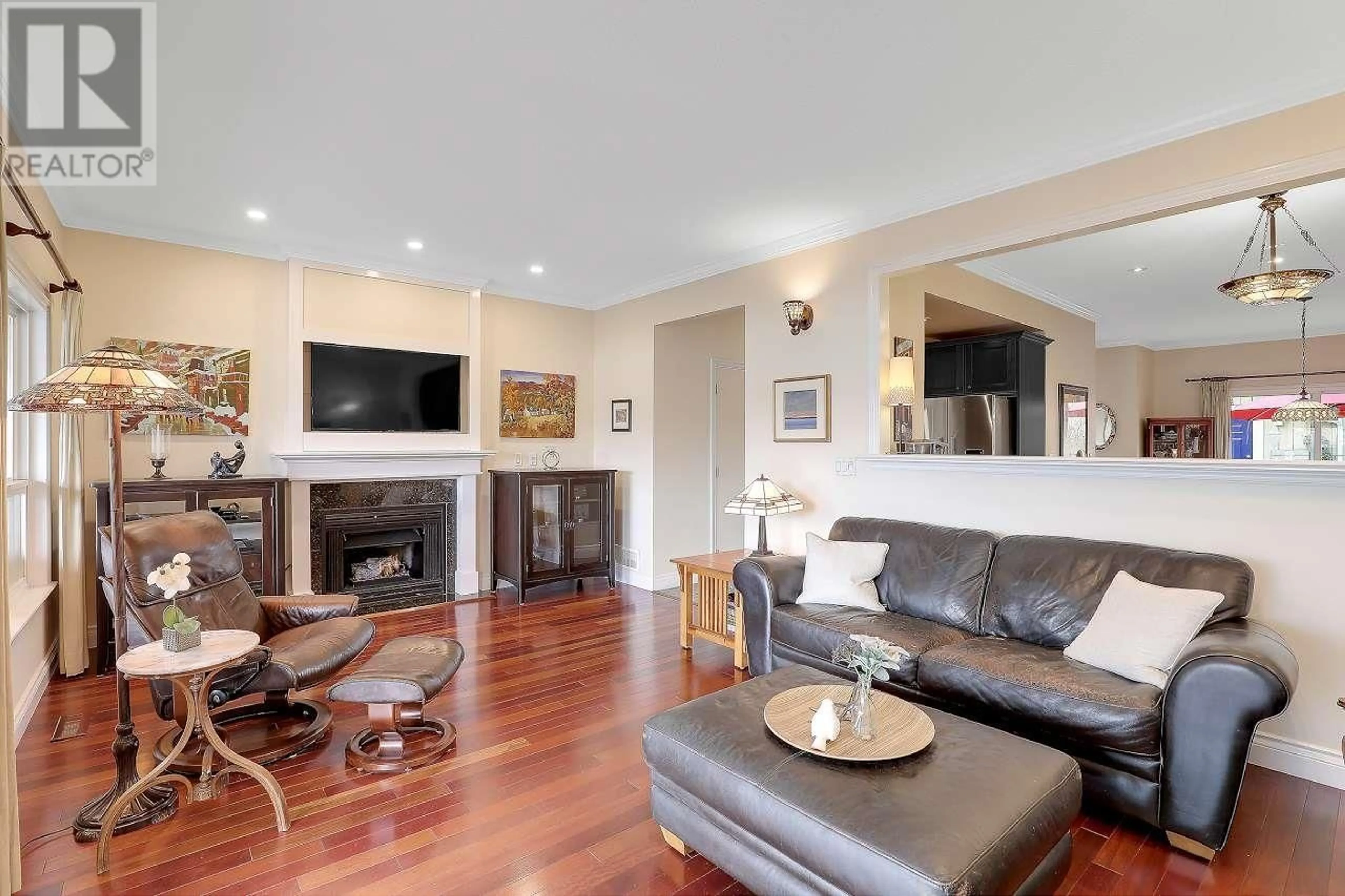 Living room with furniture, wood/laminate floor for 165 FAIRWEATHER LANE, New Westminster British Columbia V3M6X6