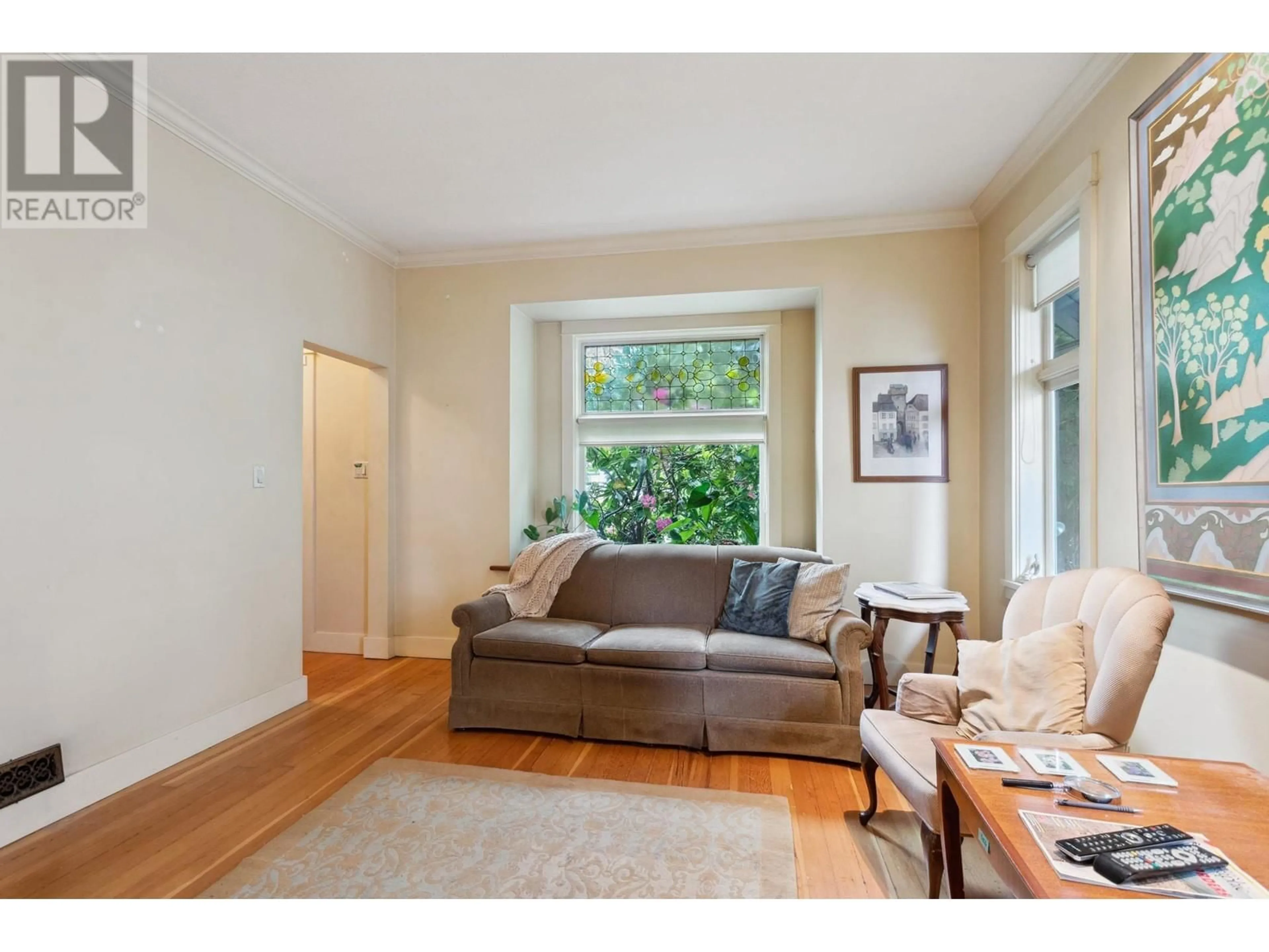 Living room with furniture, wood/laminate floor for 1556 26TH AVENUE, Vancouver British Columbia V5N2V9