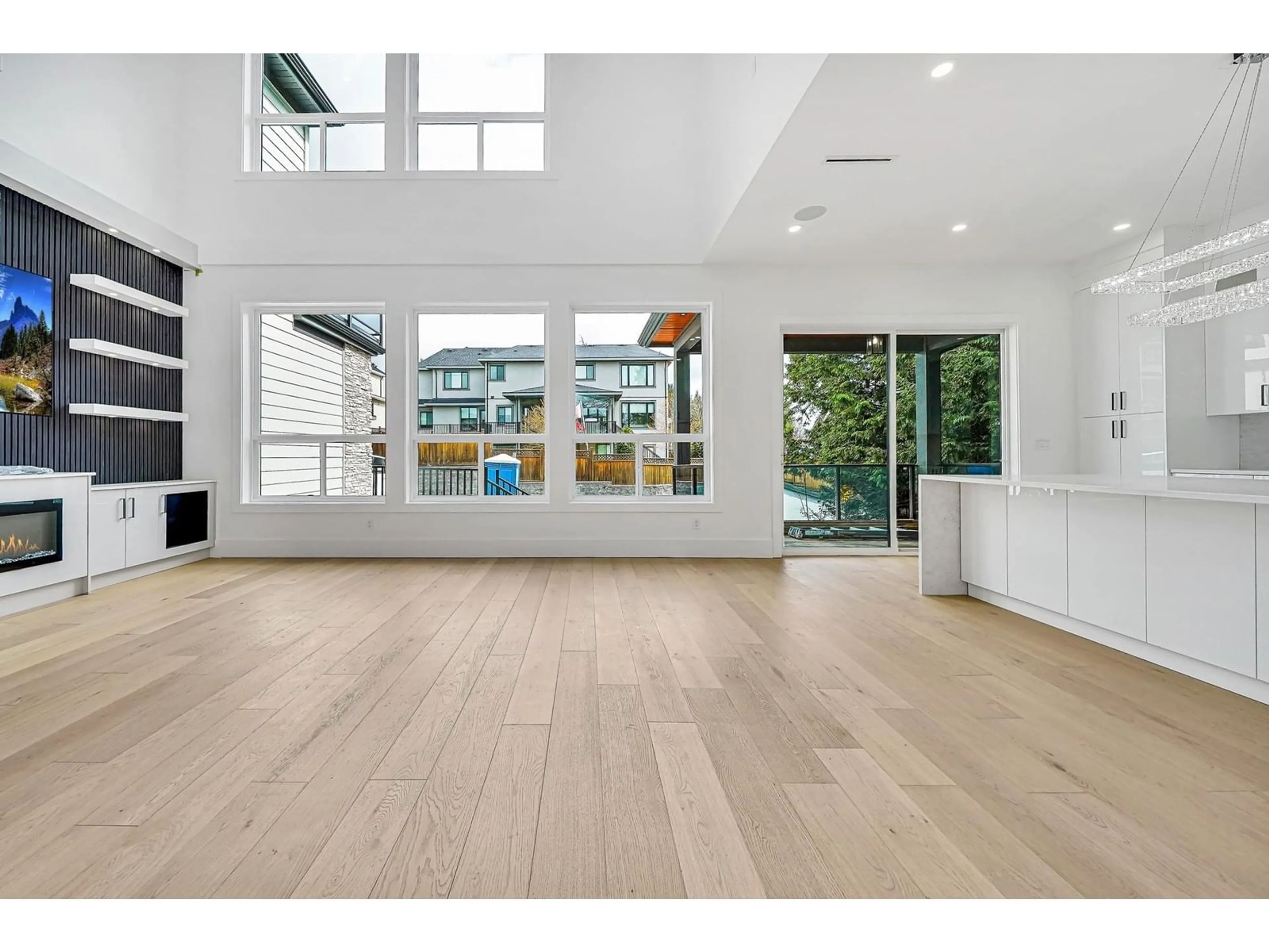 Indoor foyer for 5468 184, Surrey British Columbia V3S1E1