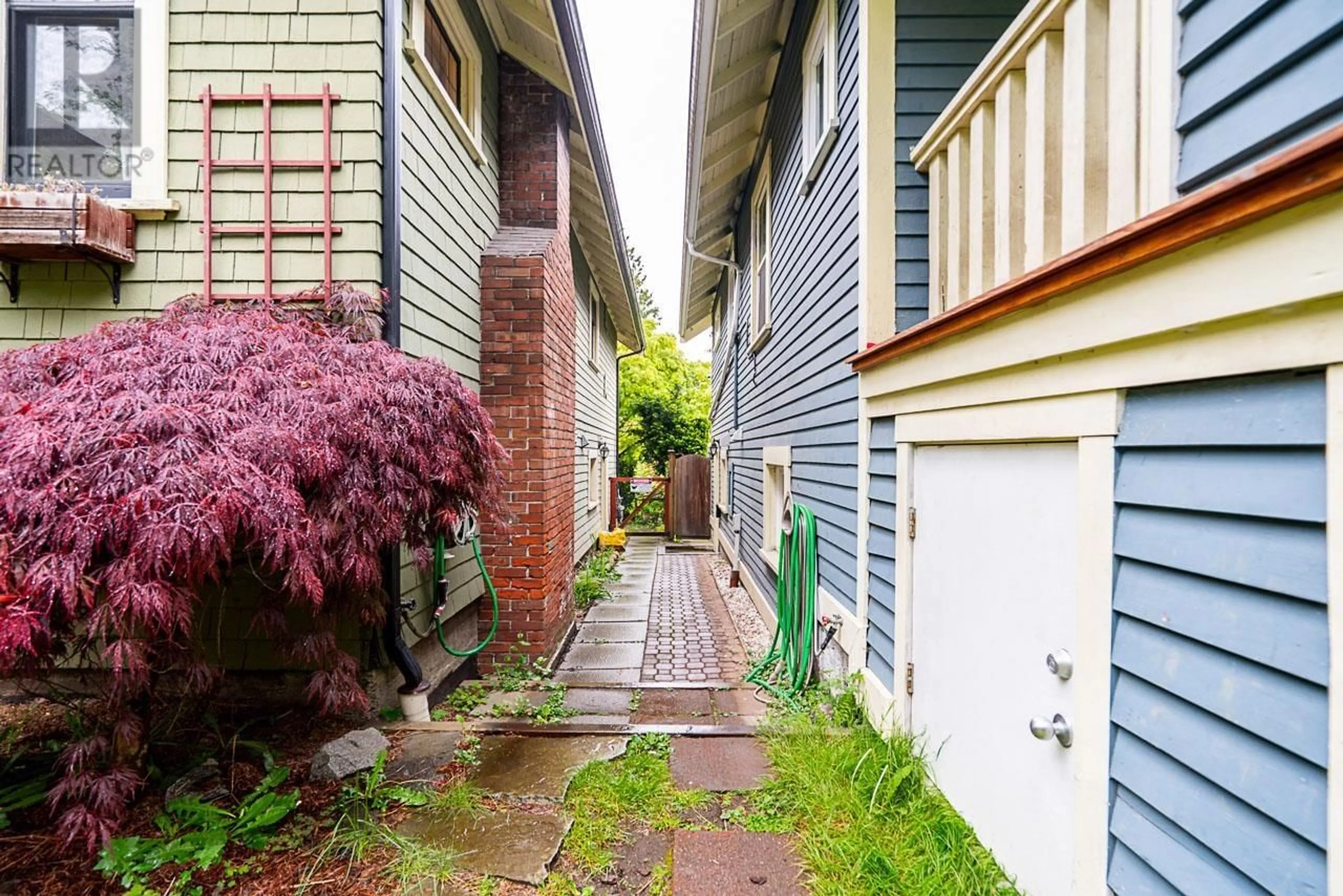 Patio, street for 1071 10TH AVENUE, Vancouver British Columbia V5T2B4