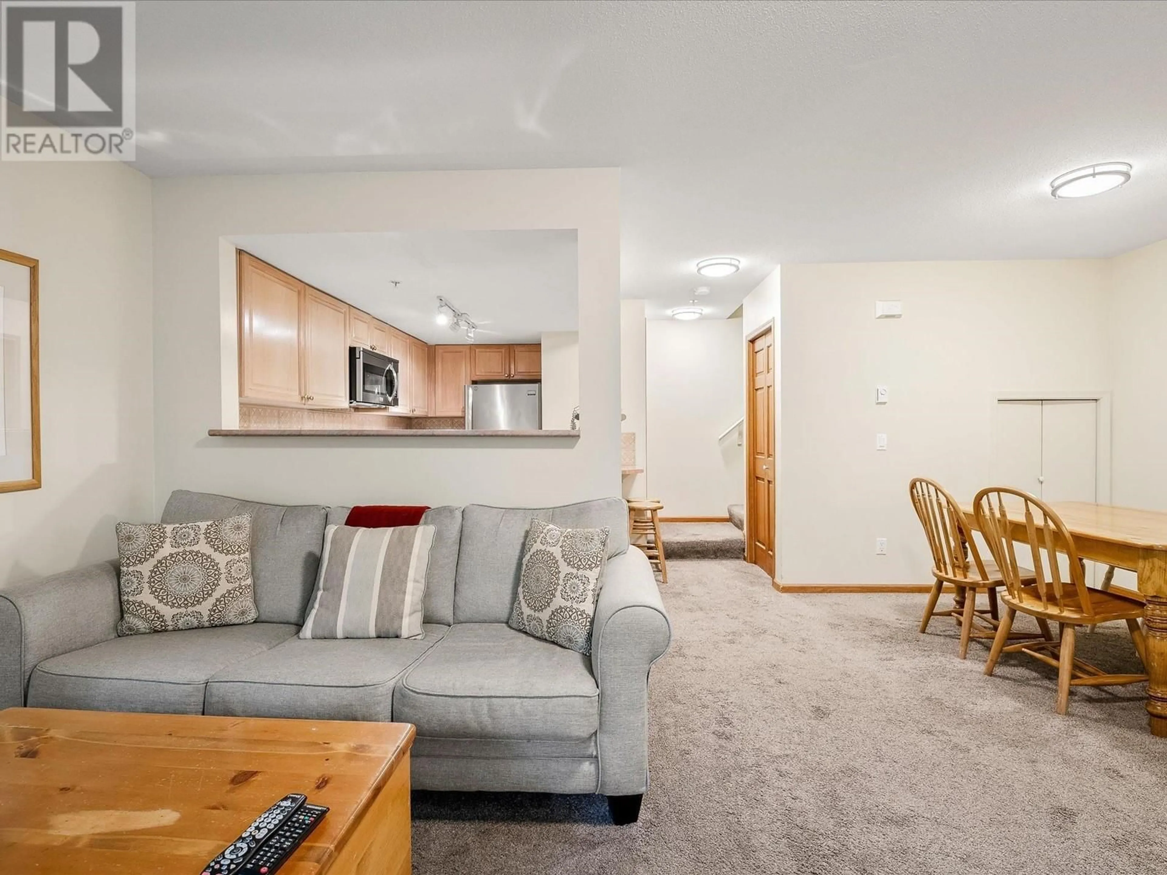 Living room with furniture, unknown for 32 - 4335 NORTHLANDS BOULEVARD, Whistler British Columbia V0N1B4