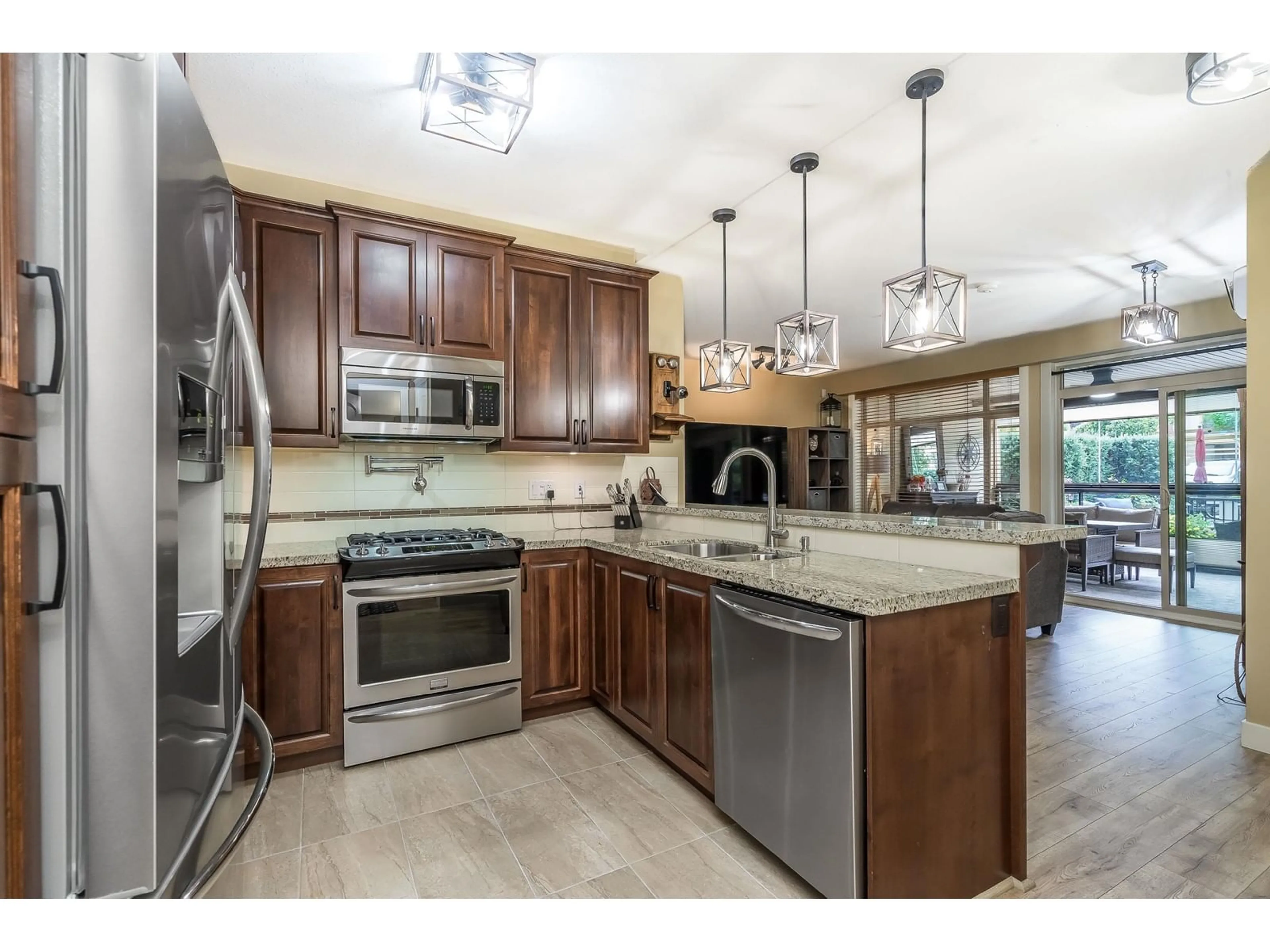 Open concept kitchen, ceramic/tile floor for 112 - 2860 TRETHEWEY, Abbotsford British Columbia V2T0G5