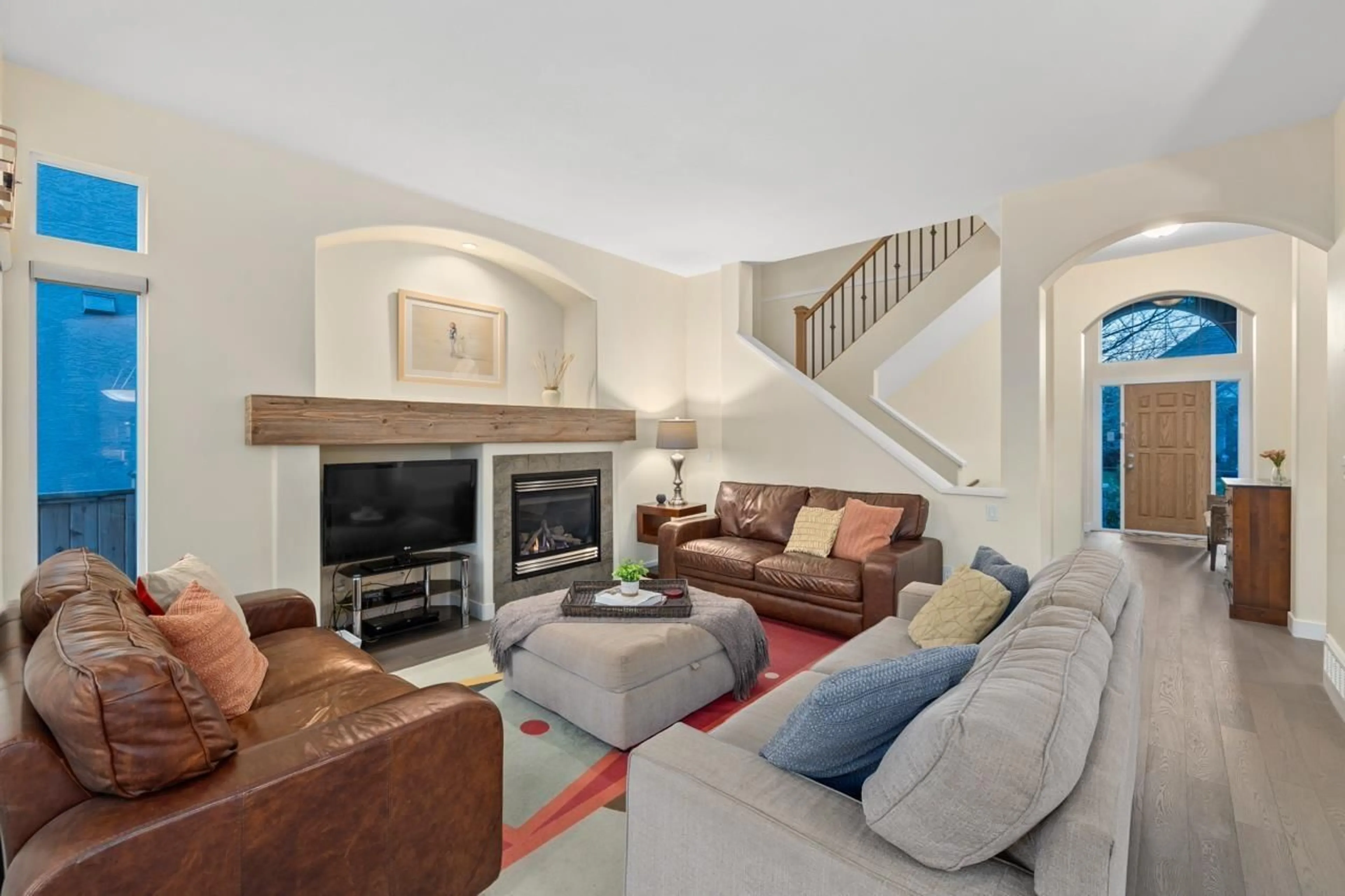 Living room with furniture, unknown for 3466 ROSEMARY HEIGHTS, Surrey British Columbia V3Z0M4