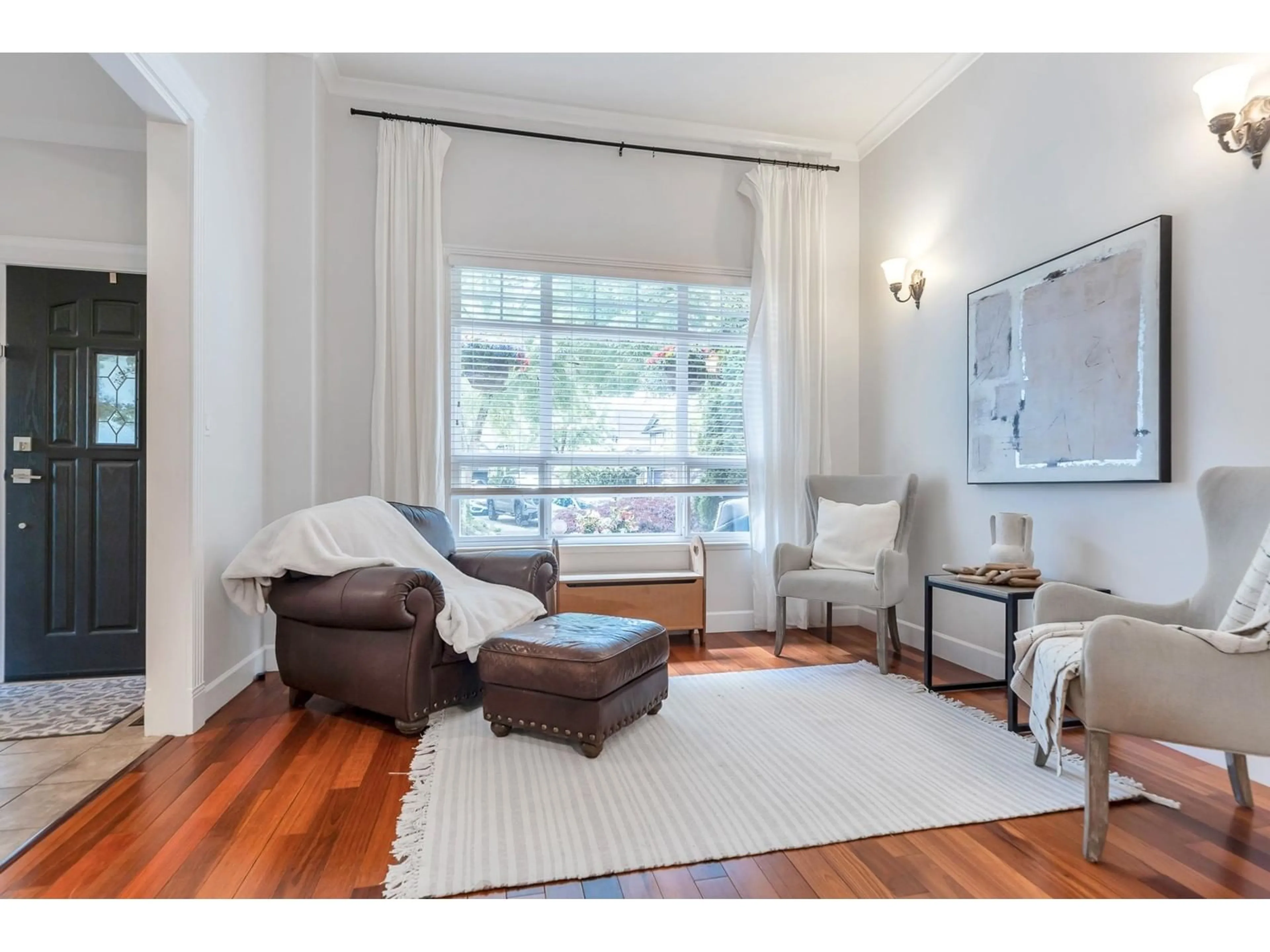 Living room with furniture, wood/laminate floor for 9434 216A, Langley British Columbia V1M4E2