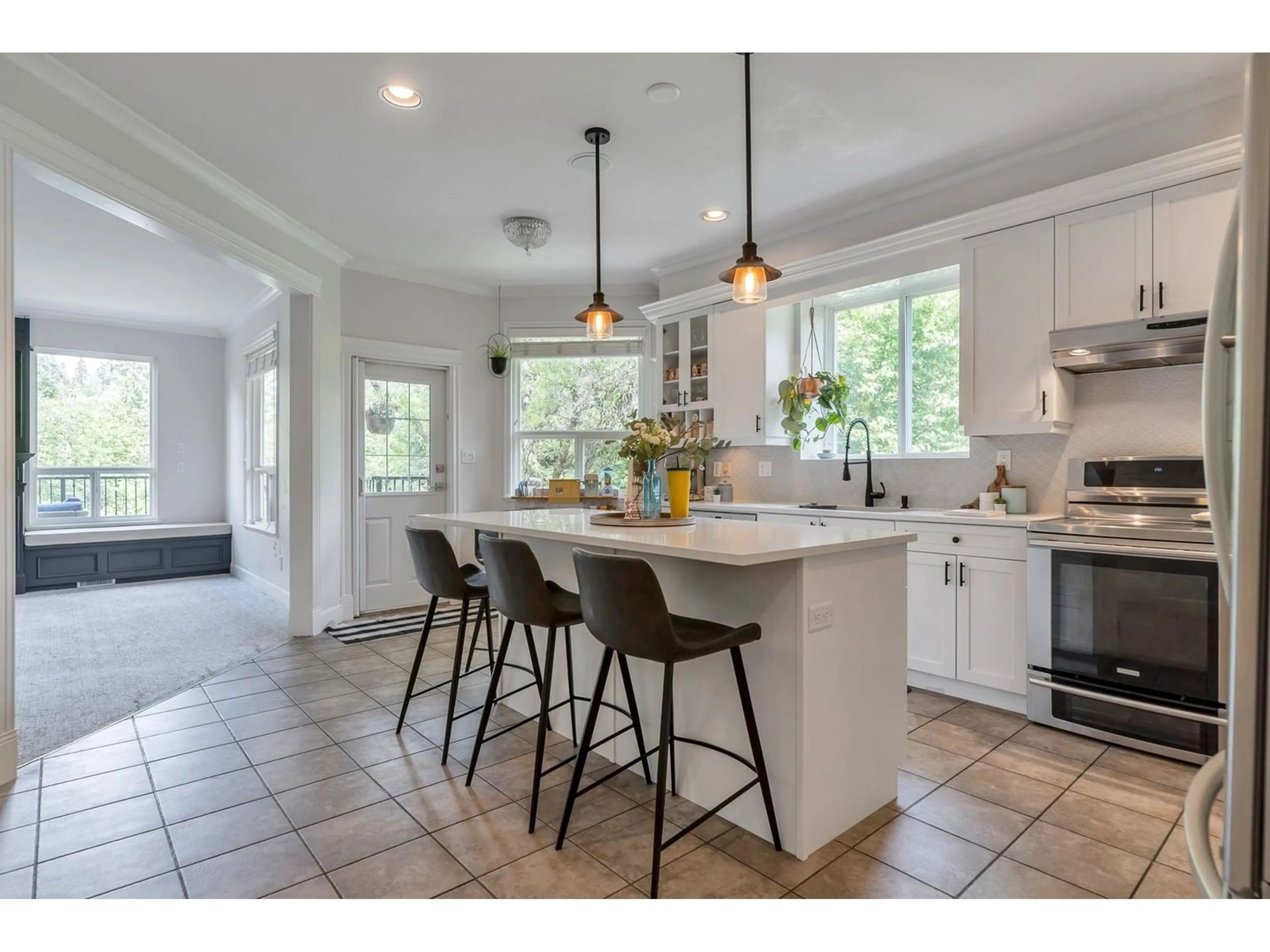 Open concept kitchen, ceramic/tile floor for 9434 216A, Langley British Columbia V1M4E2