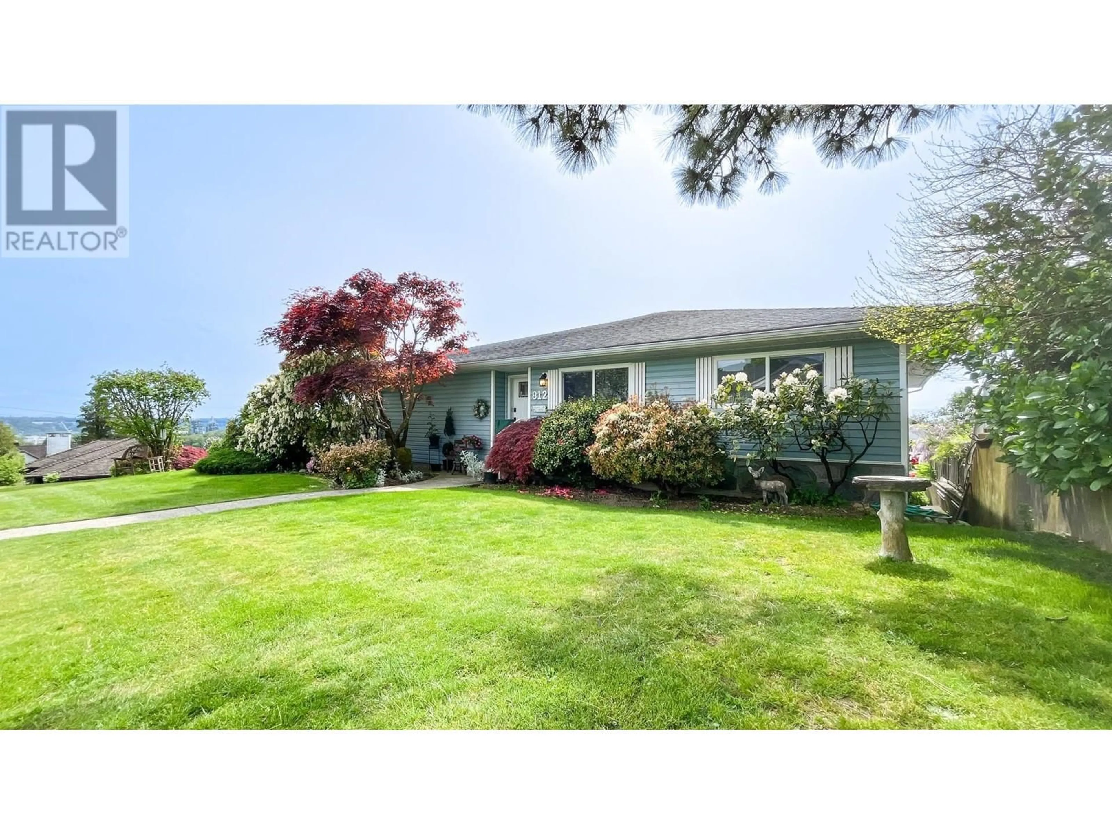 Home with vinyl exterior material, water/lake/river/ocean view for 812 YORK STREET, New Westminster British Columbia V3L4S4